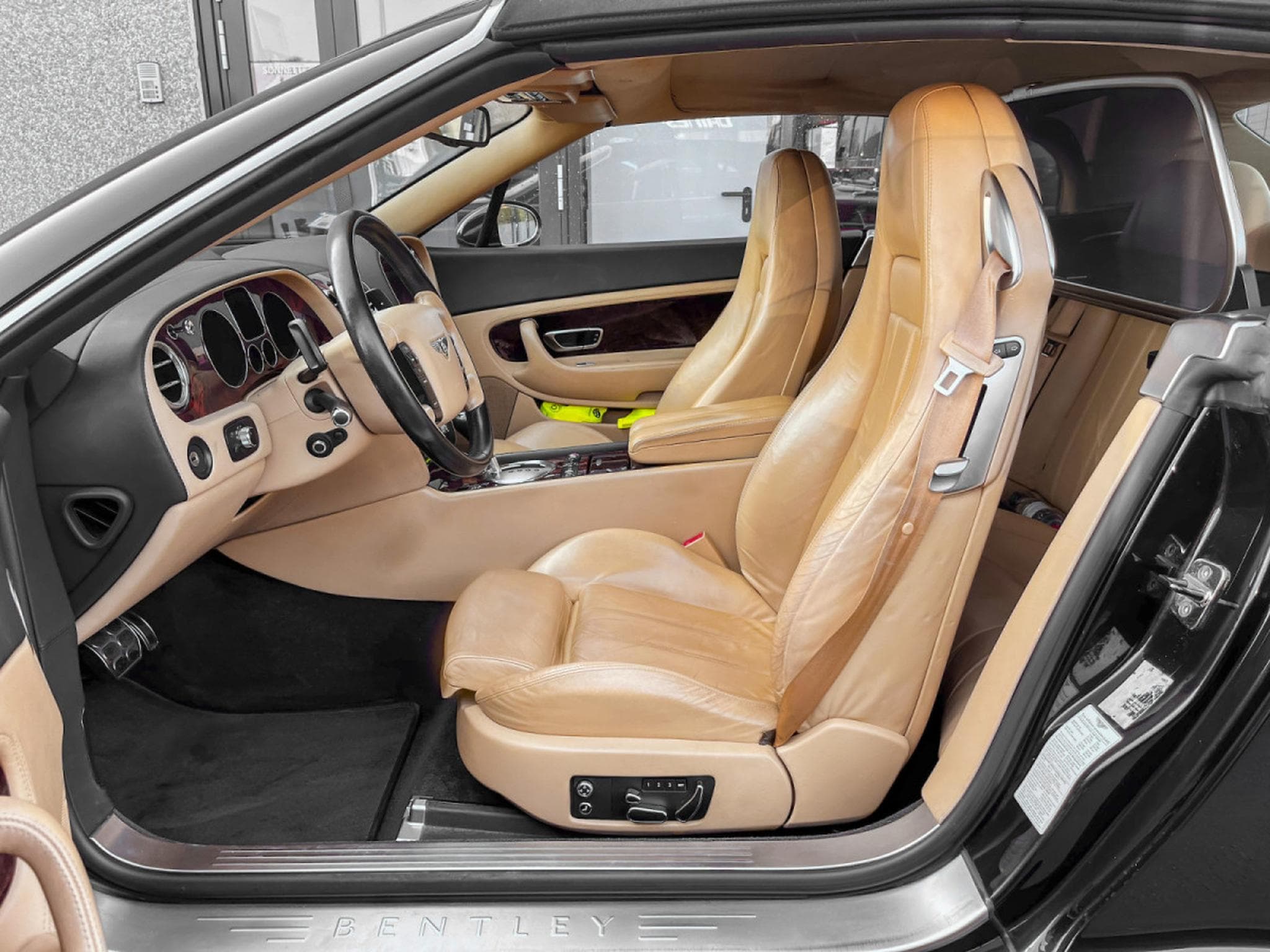 Bentley Continental GT Bentley Continental GTC - Cabrio 6.0W12 (2007) - Photo 22