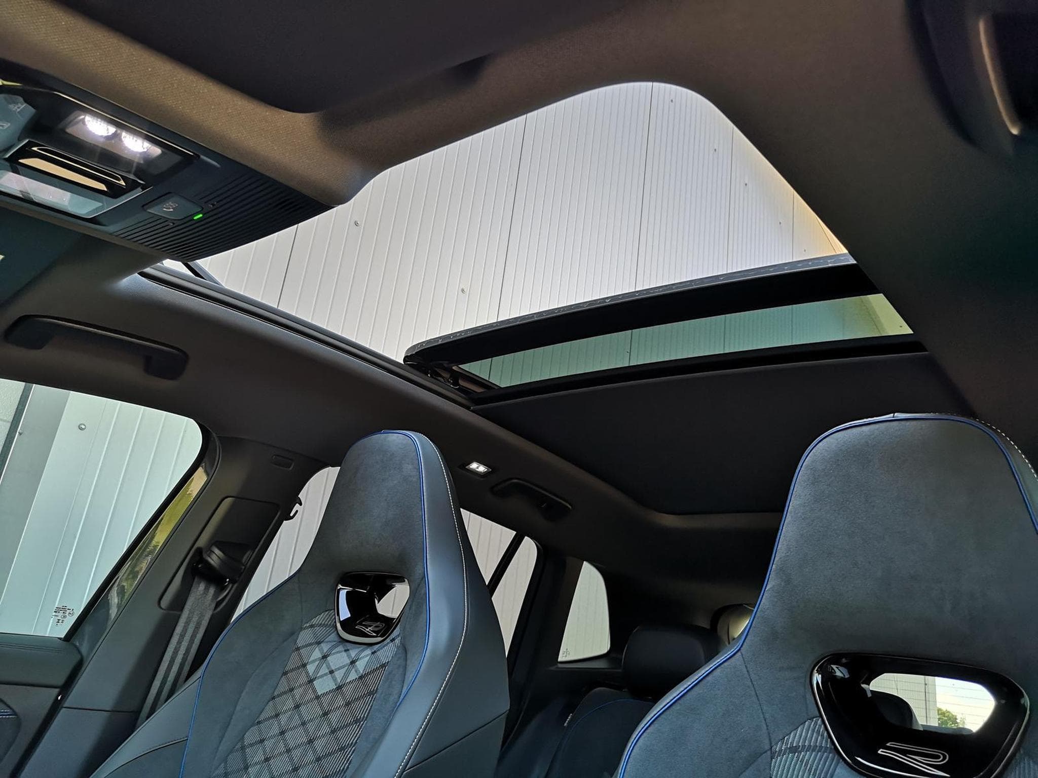 VW Tiguan 2.0 TSI 195 kW 4Motion R-Line 195 (2026) - Foto 10