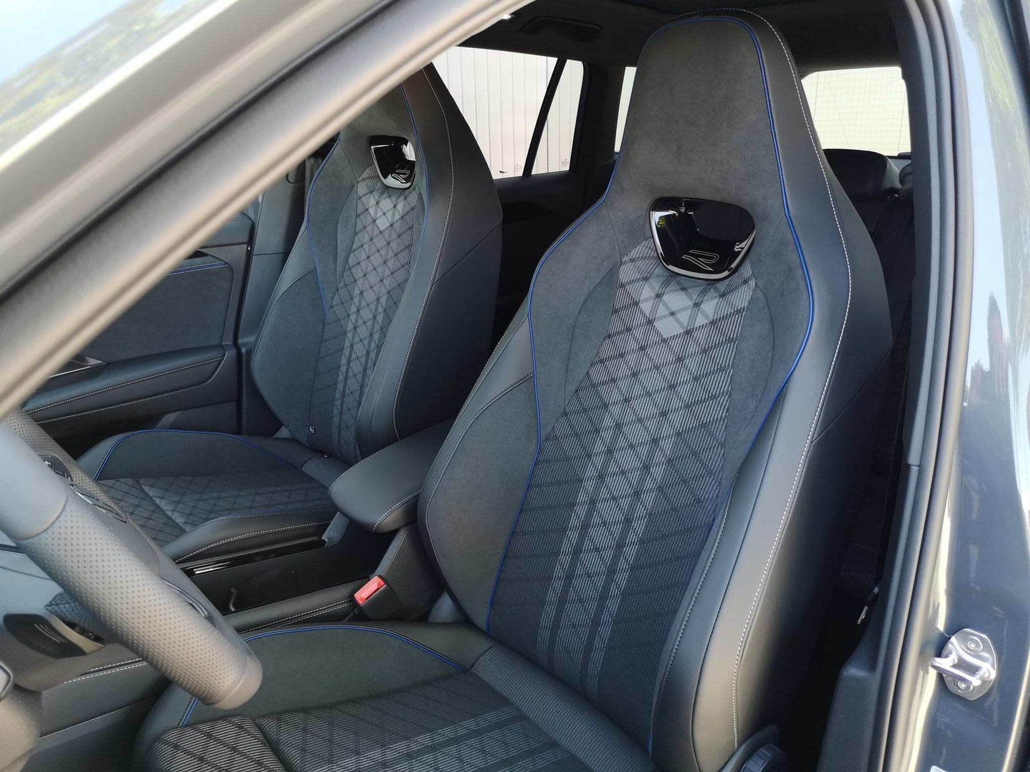 VW Tiguan 2.0 TSI 195 kW 4Motion R-Line 195 (2026) - Foto 8