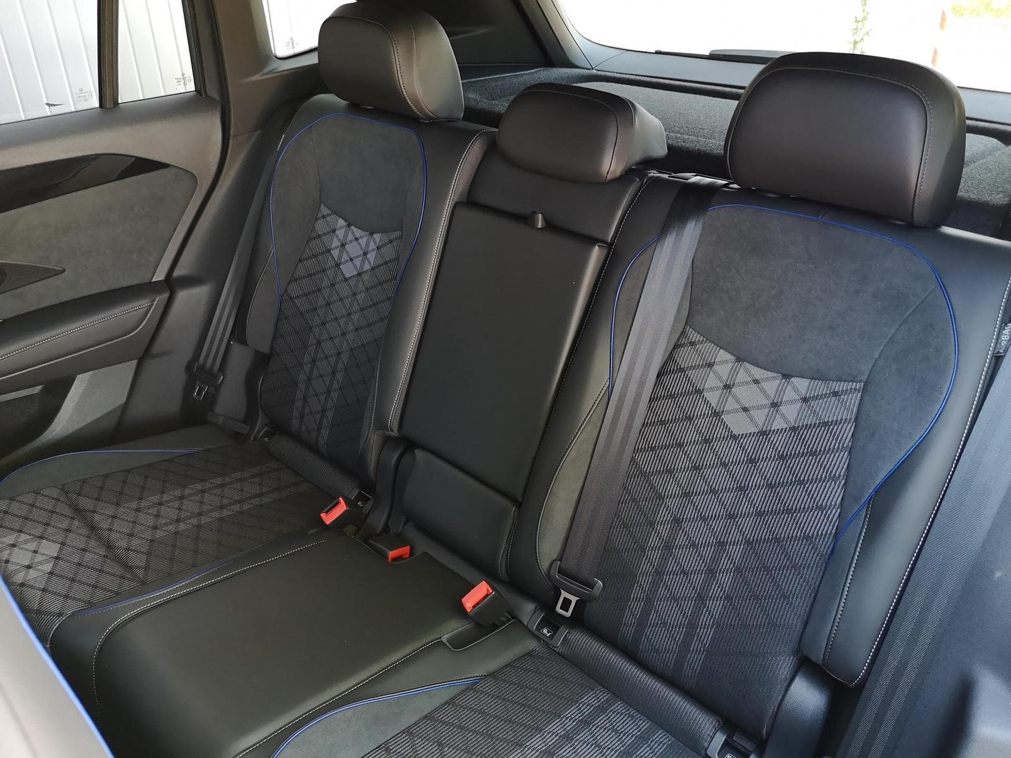 VW Tiguan 2.0 TSI 195 kW 4Motion R-Line 195 (2026) - Foto 9
