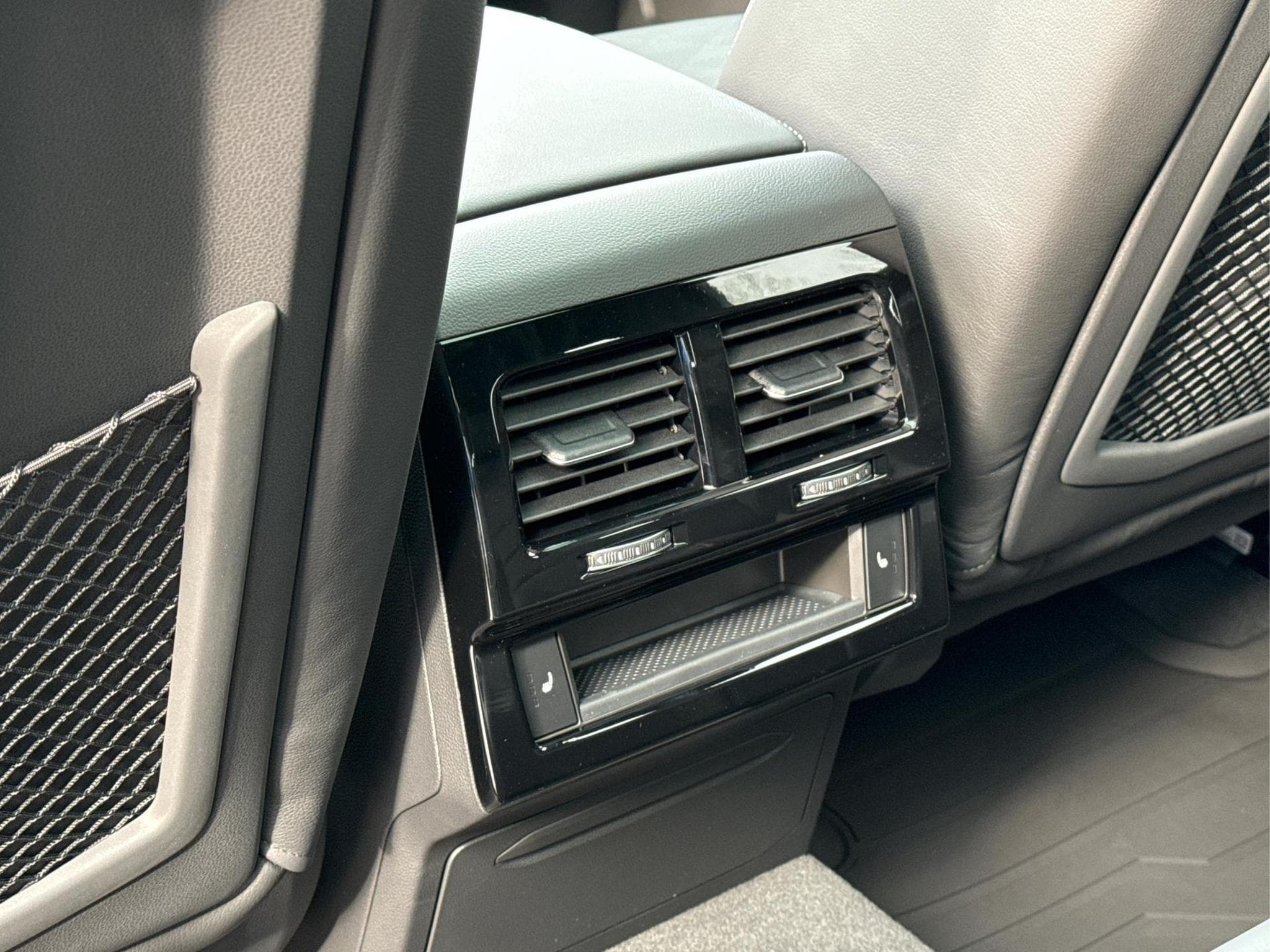 VW Touareg R FINAL EDITION (2026) - Photo 19