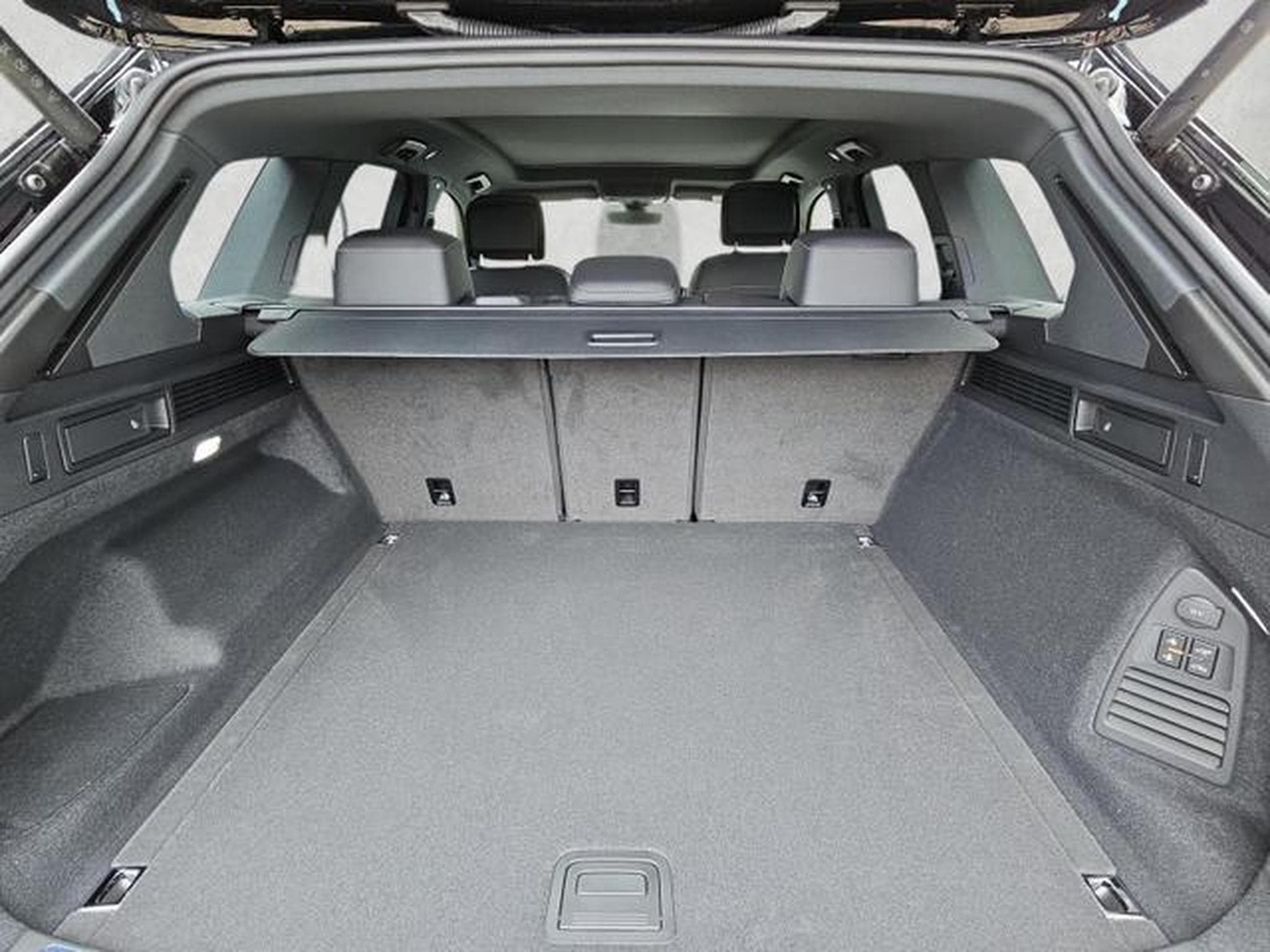 VW Touareg 3.0 TDI 210 kW 4Motion R-Line (2026) - Photo 14