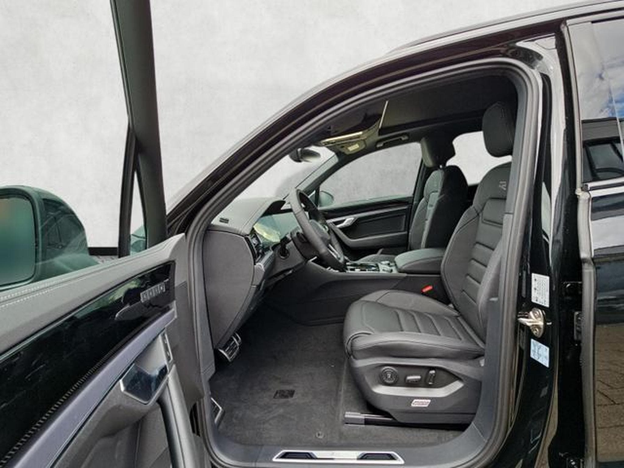 VW Touareg 3.0 TDI 210 kW 4Motion R-Line (2026) - Photo 9