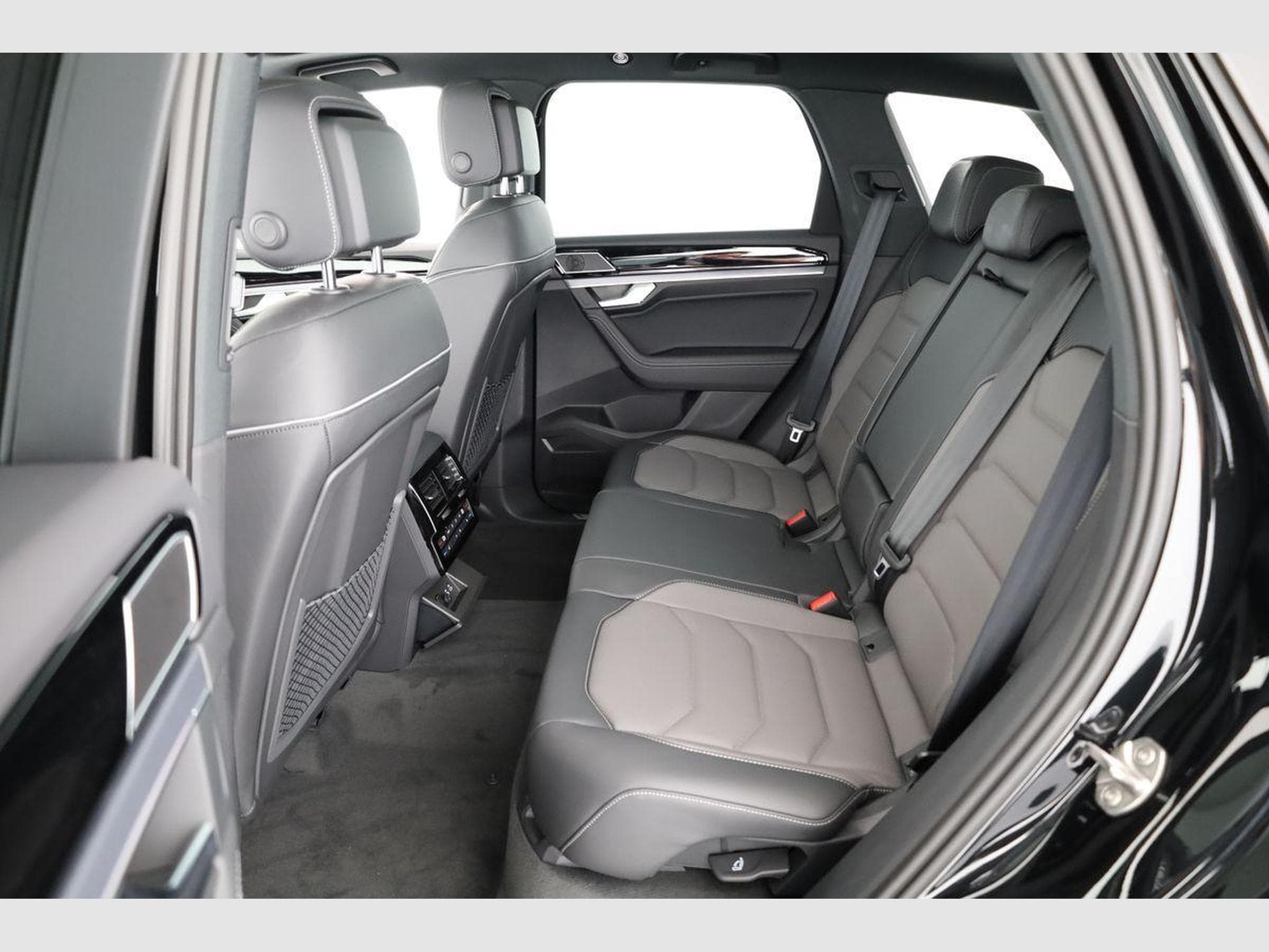 VW Touareg 3.0 TDI 210 kW 4Motion R-Line Final Edition (2026) - Photo 12