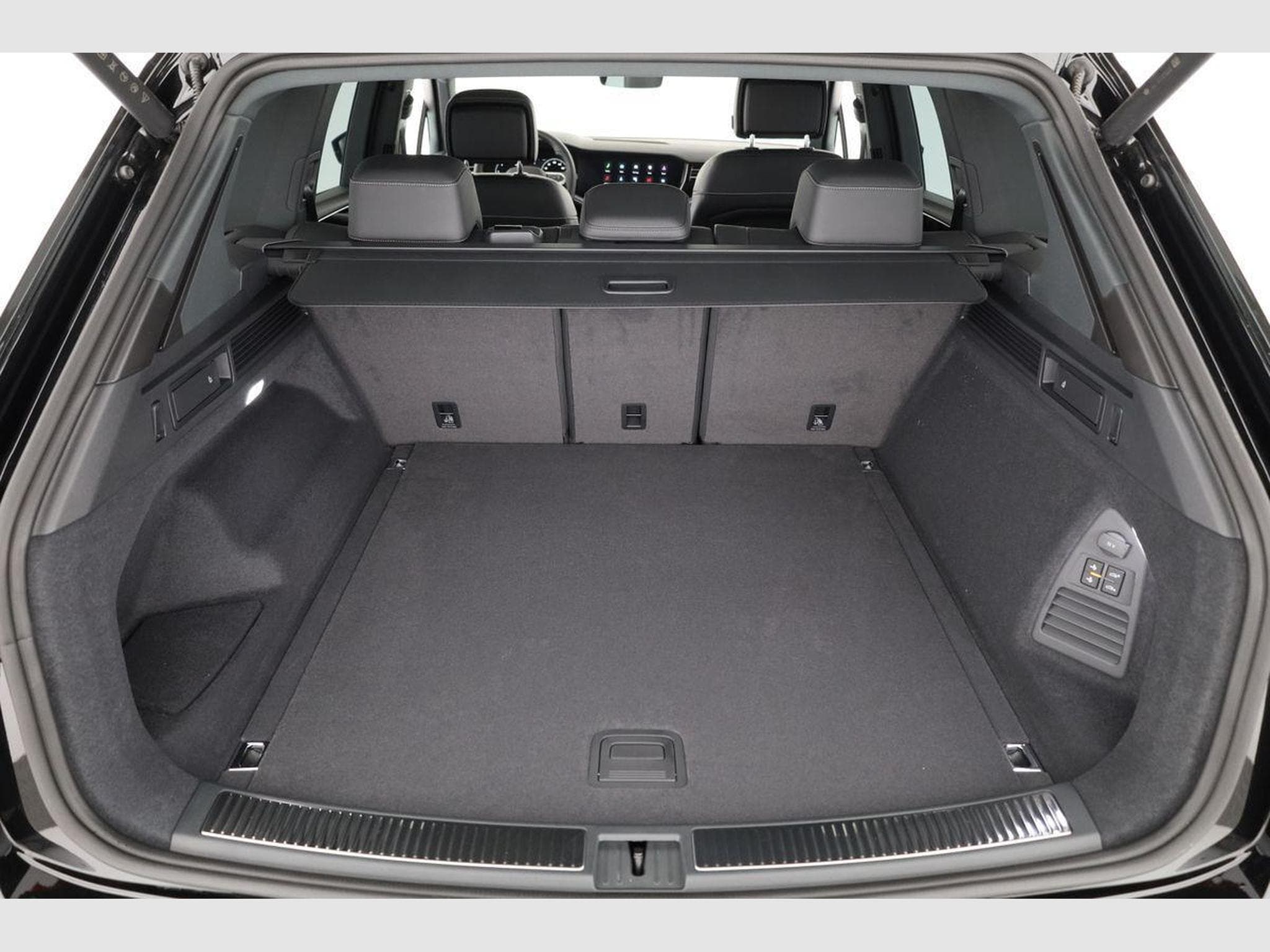 VW Touareg 3.0 TDI 210 kW 4Motion R-Line Final Edition (2026) - Photo 13