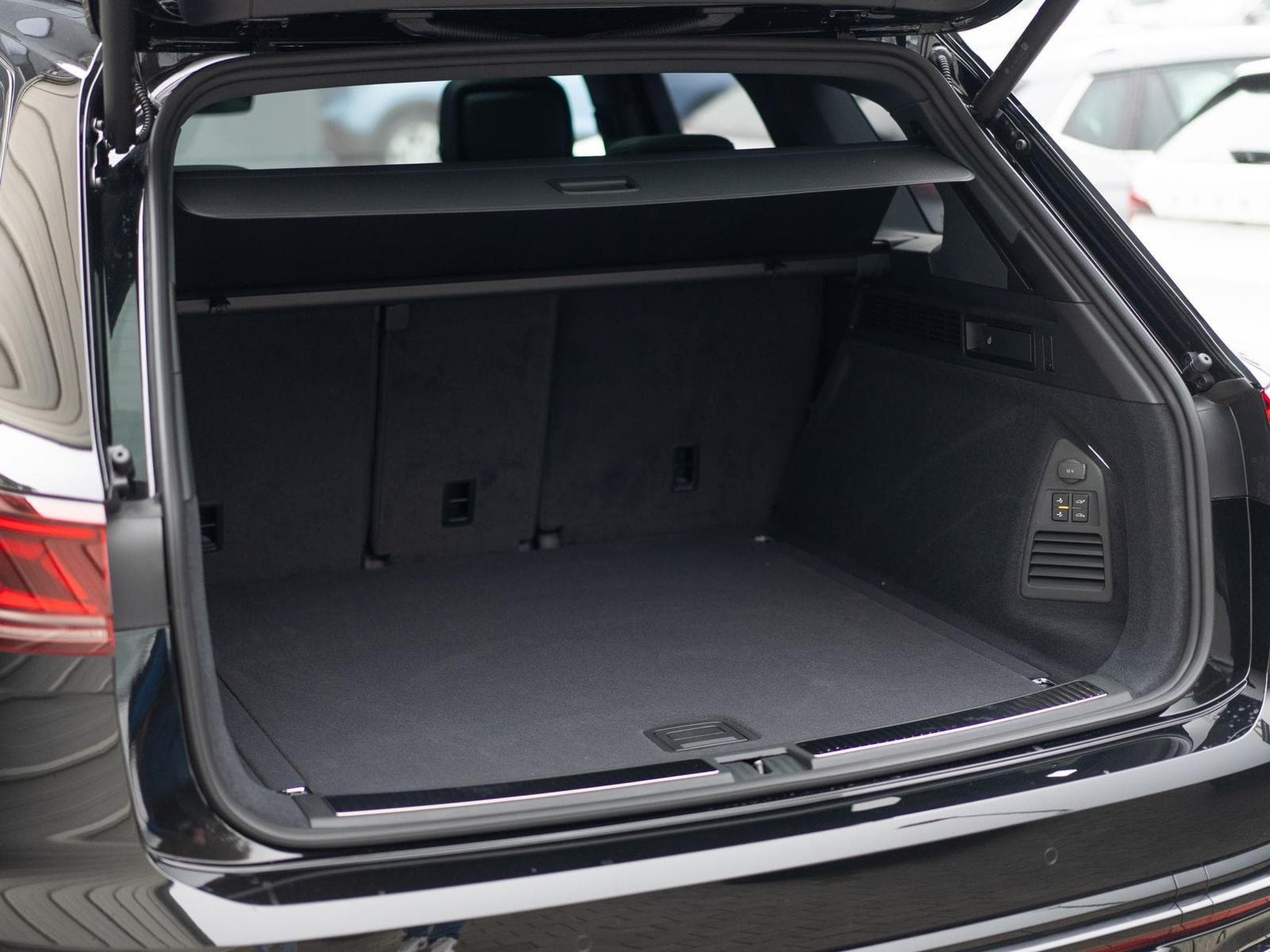 VW Touareg R-Line (2024) - Photo 19