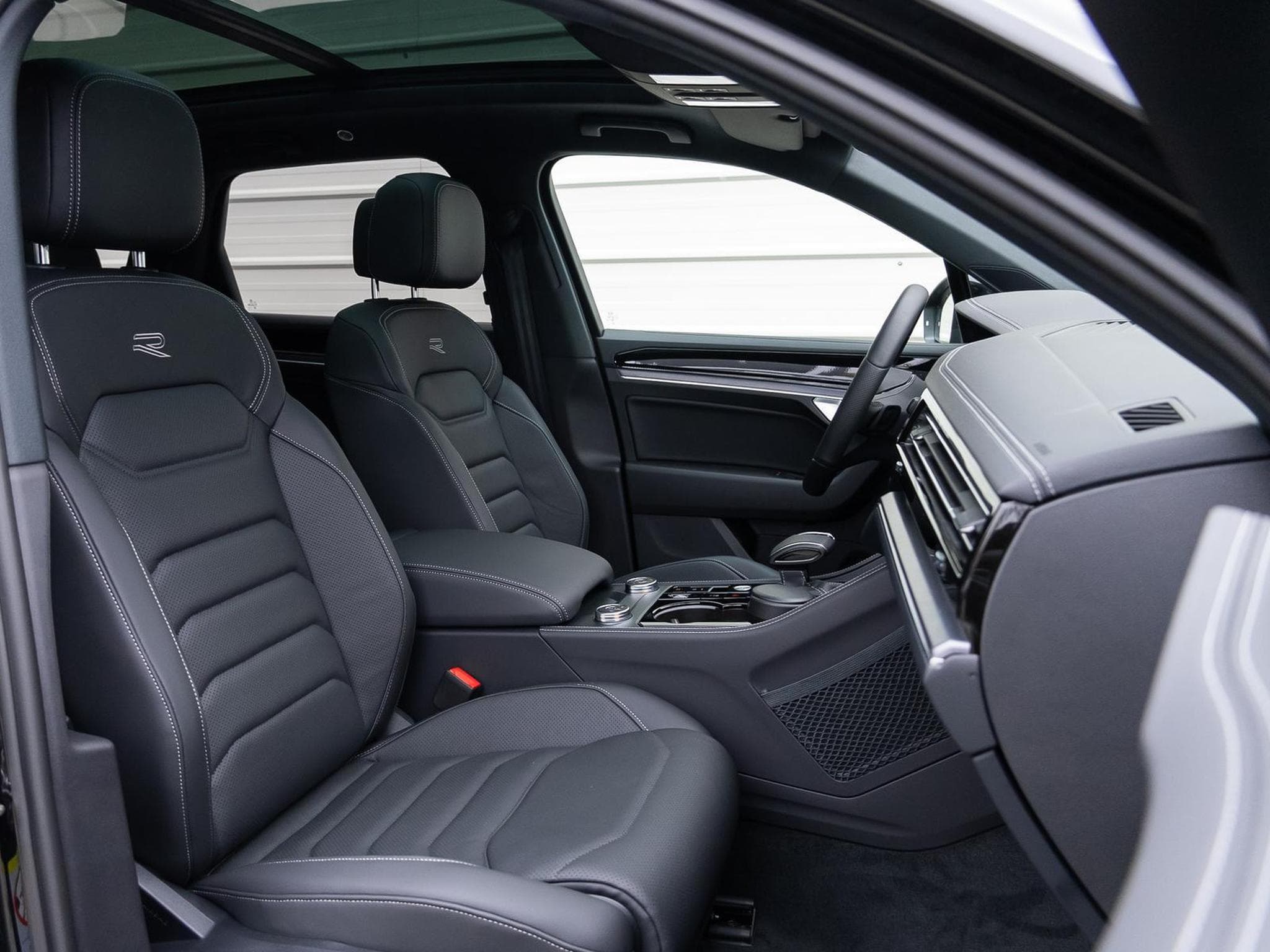 VW Touareg R-Line (2024) - Photo 6