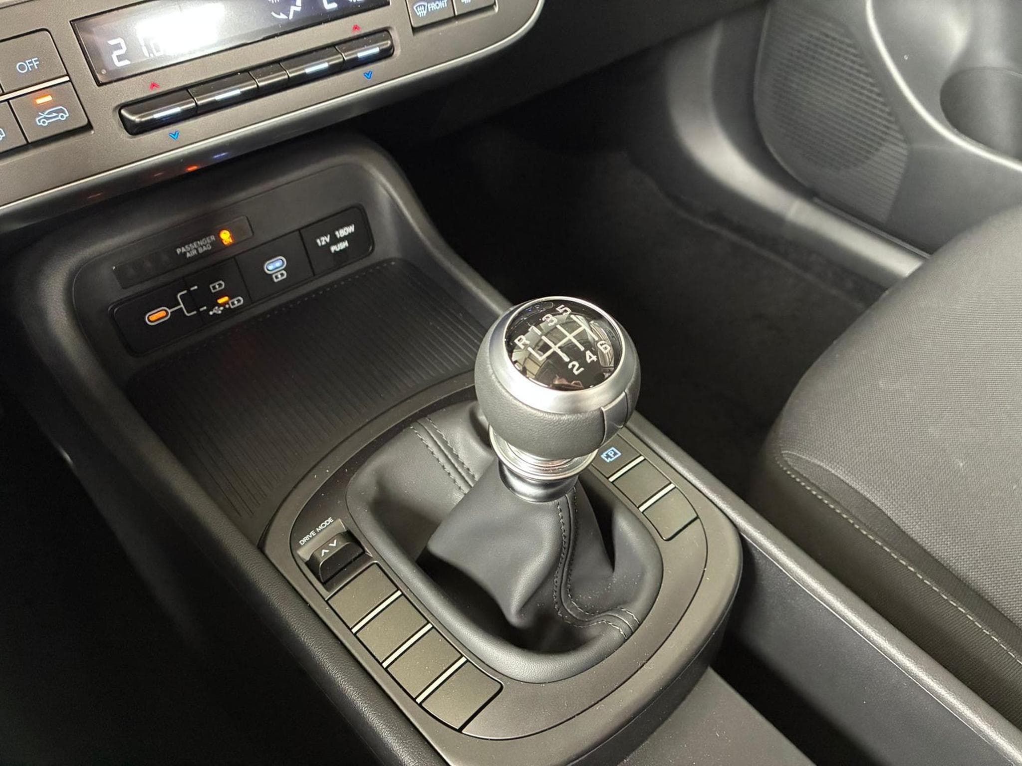 Hyundai Kona Comfort (2025) - Photo 18