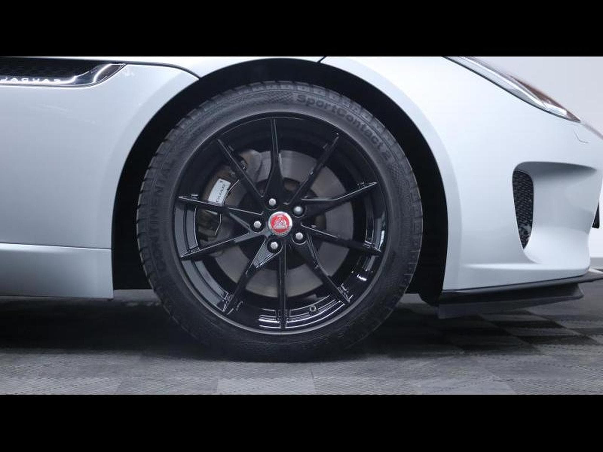 Jaguar F-Type P300 Coupe RWD (2018) - Photo 10