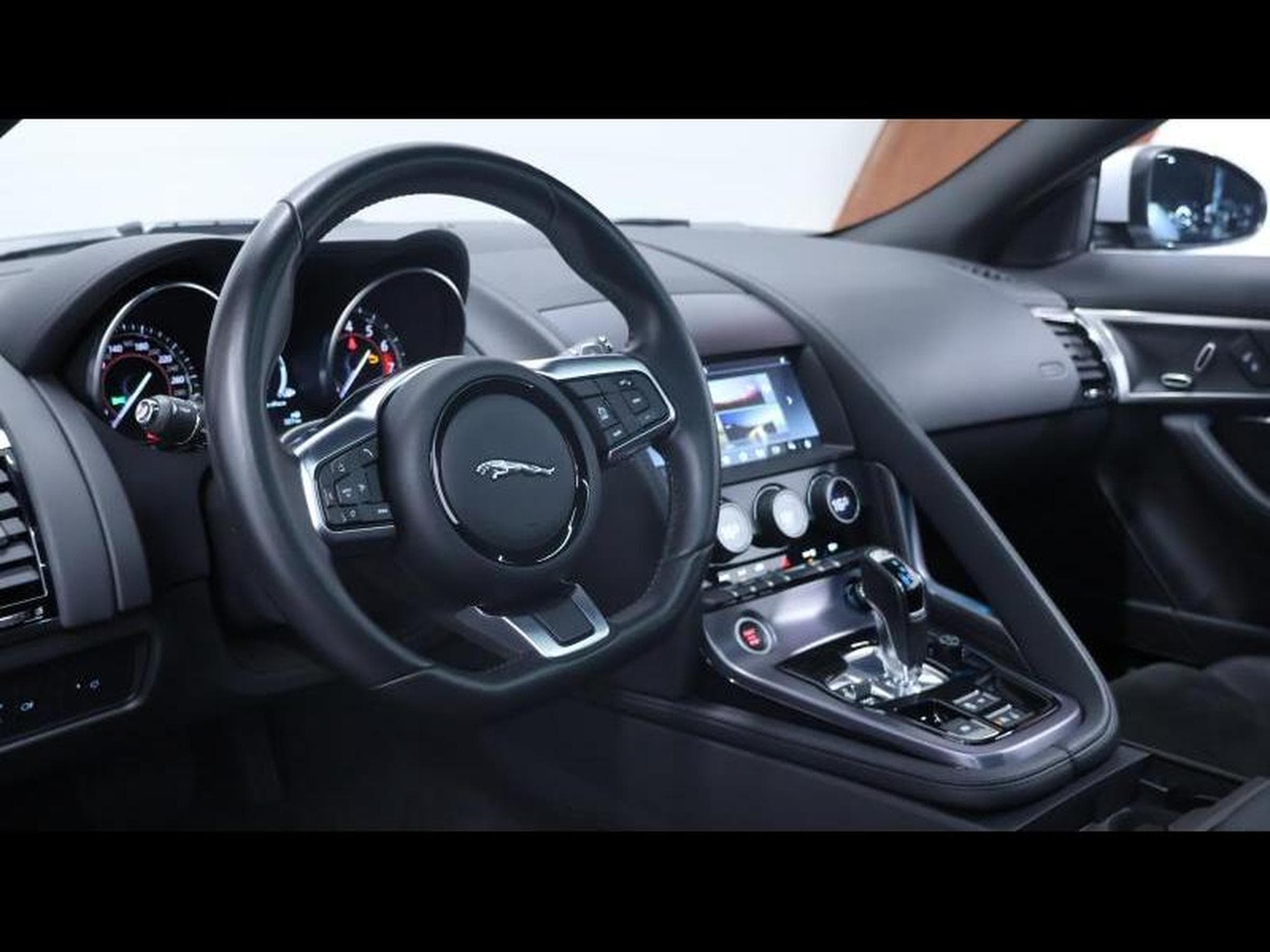 Jaguar F-Type P300 Coupe RWD (2018) - Photo 16
