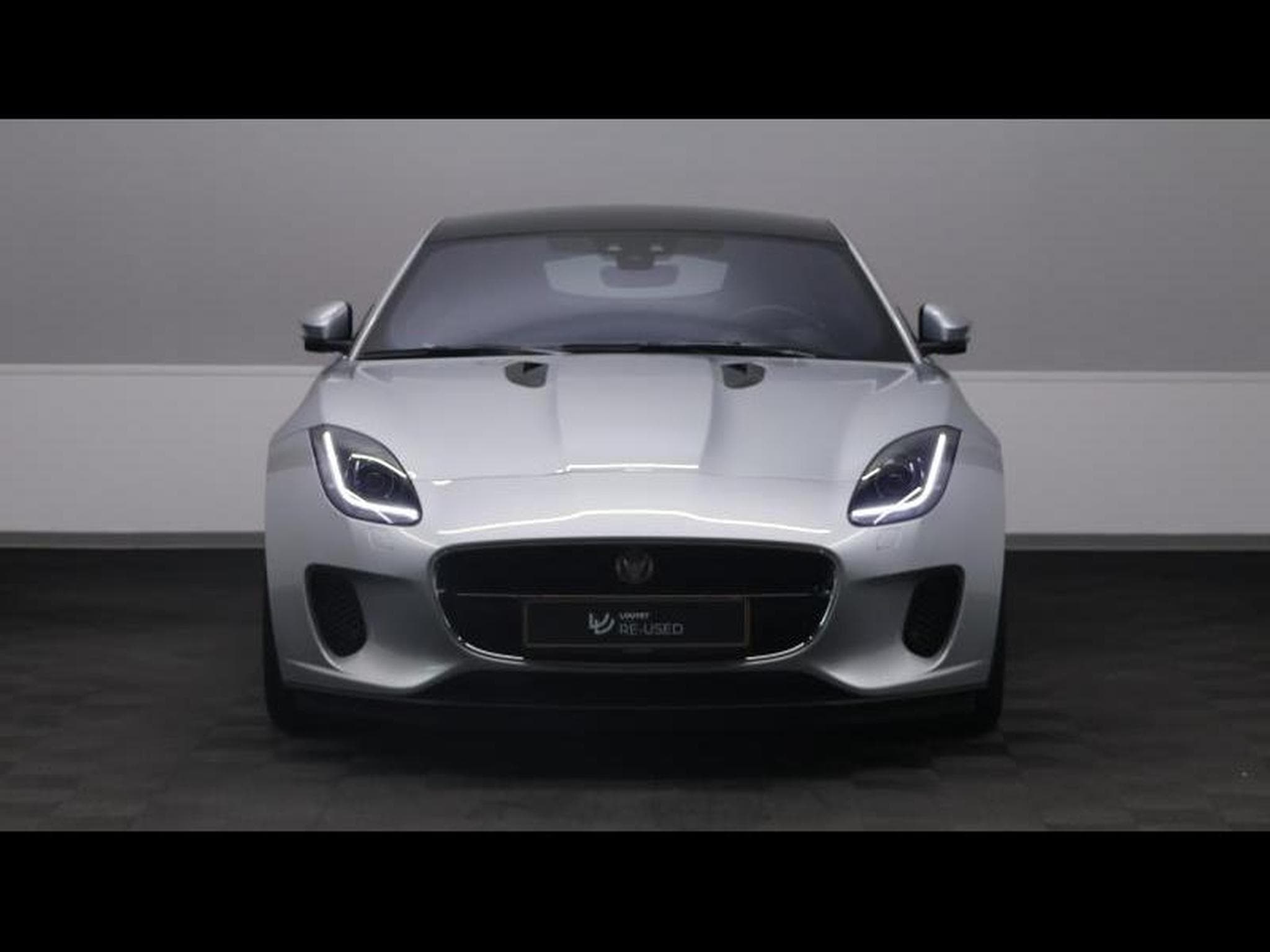 Jaguar F-Type P300 Coupe RWD (2018) - Photo 2