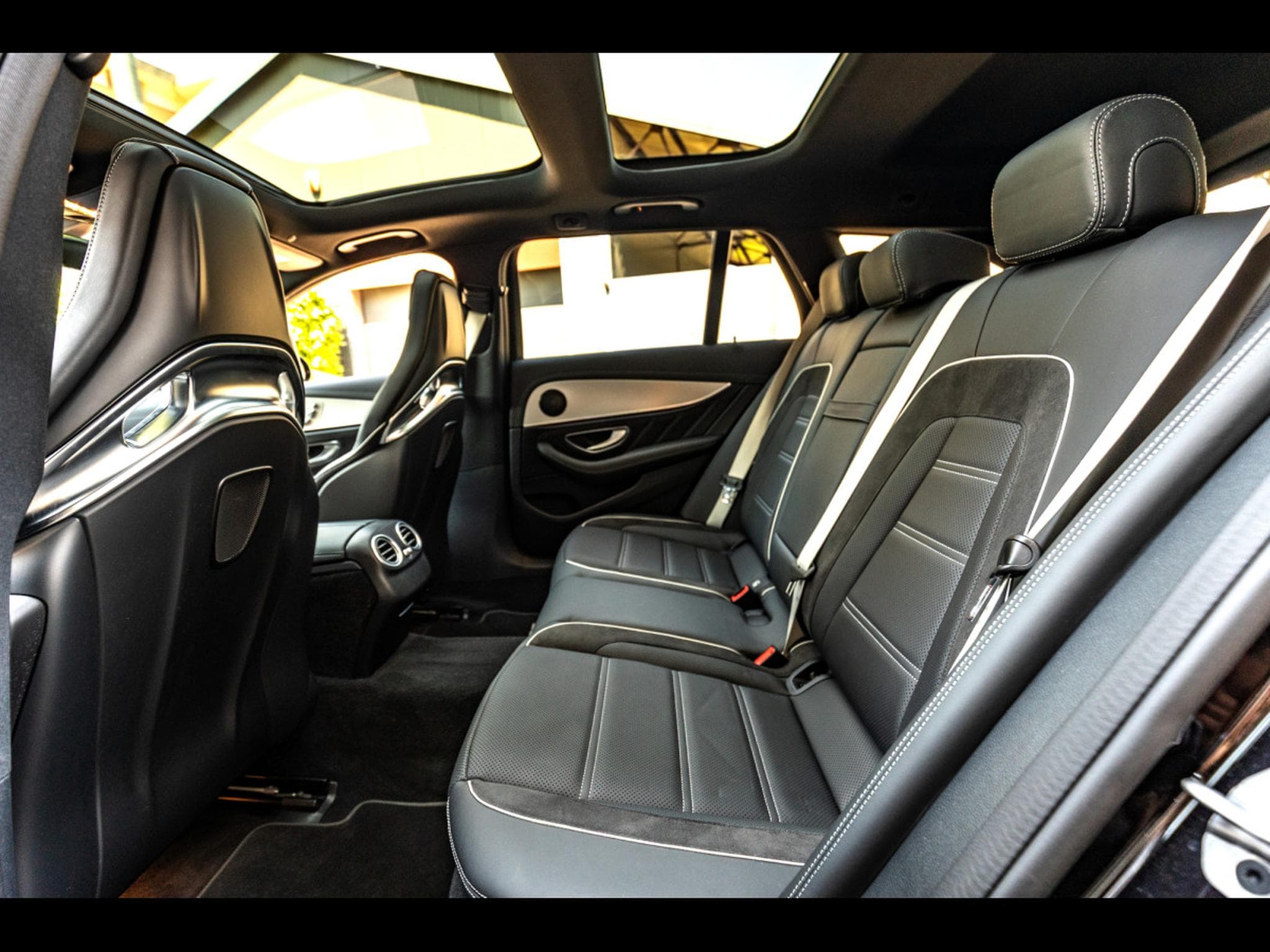 Mercedes E 63 AMG S T-MODELL (612 CH) - CARBON PACKAGE - OBSIDIAN BLACK METALL (2023) - Photo 14