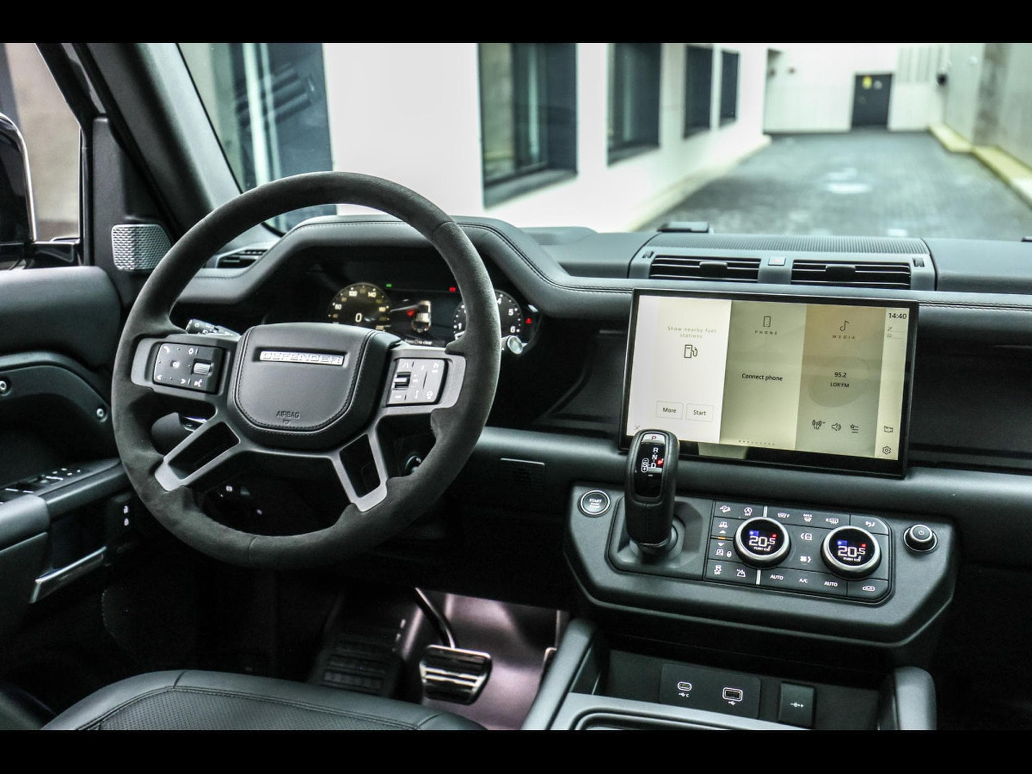 Land-Rover Defender 110 P525 5.0 V8 AWD CARPATHIAN EDITION – CARPATHIAN GREY (2022) - Photo 16