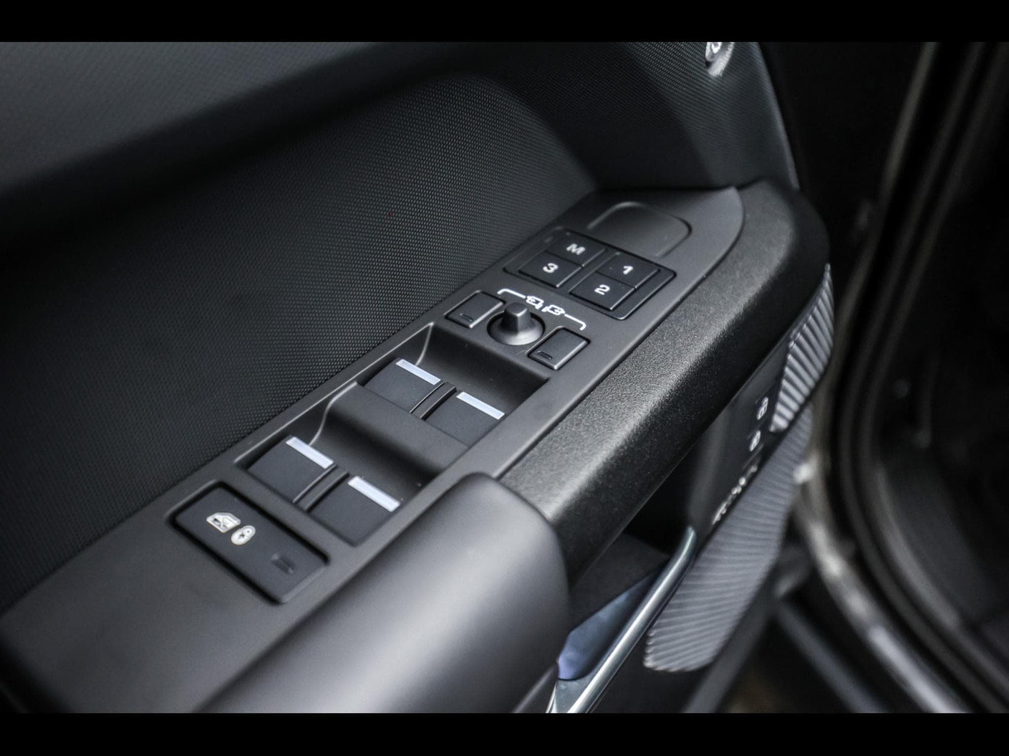 Land-Rover Defender 110 P525 5.0 V8 AWD CARPATHIAN EDITION – CARPATHIAN GREY (2022) - Photo 22