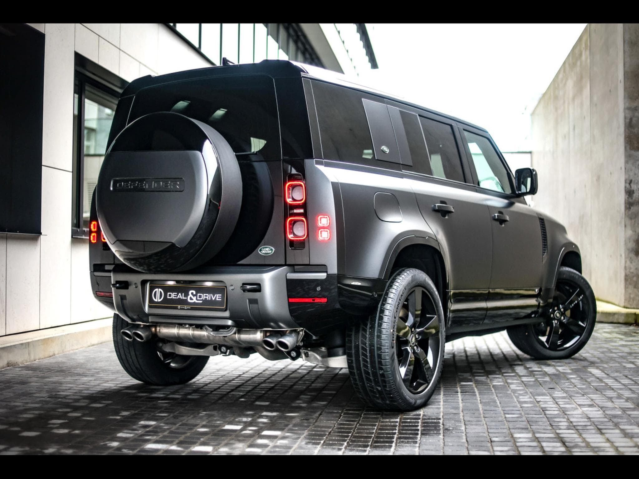 Land-Rover Defender 110 P525 5.0 V8 AWD CARPATHIAN EDITION – CARPATHIAN GREY (2022) - Photo 3