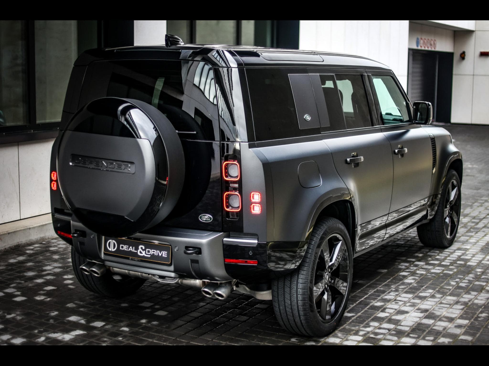 Land-Rover Defender 110 P525 5.0 V8 AWD CARPATHIAN EDITION – CARPATHIAN GREY (2022) - Photo 6