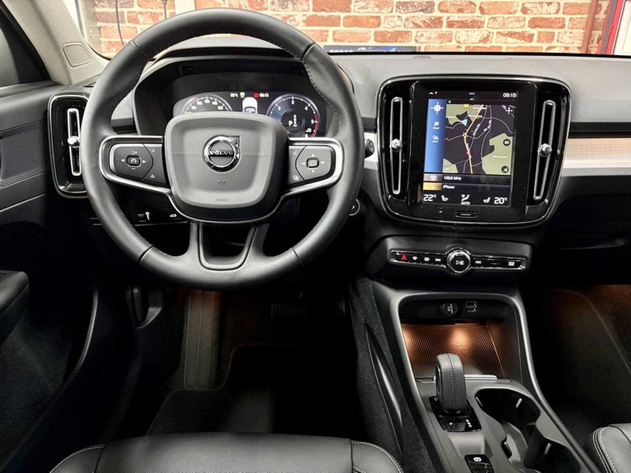 VOLVO XC40 XC40 D4 2.0 190cv Auto AWD MOMENTUM (2020) - Photo 4