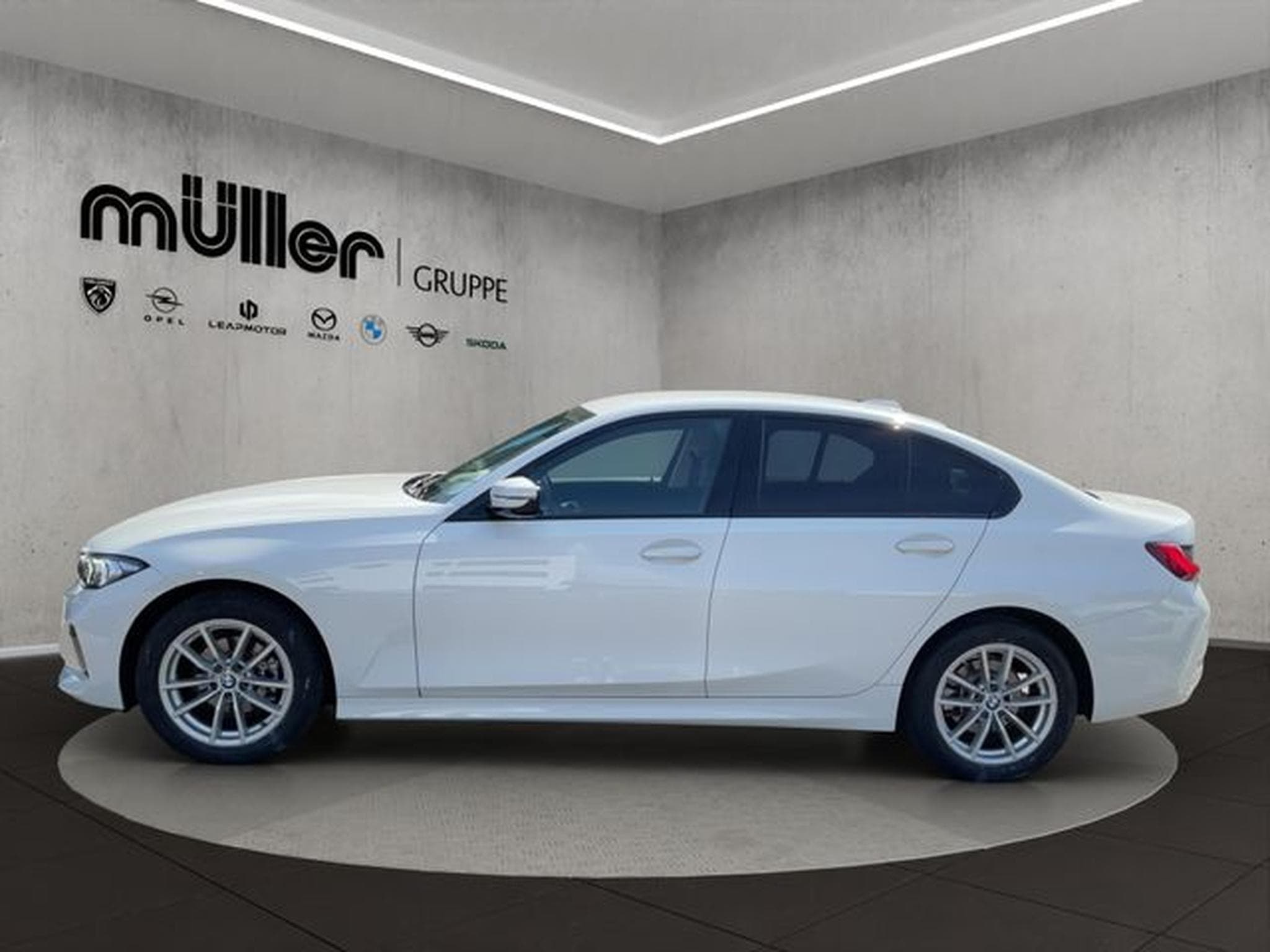 BMW 318 318i AUTOMATIK LIVE COCK PLUS DAB SHZ TEMPOMAT P (2023) - Photo 3