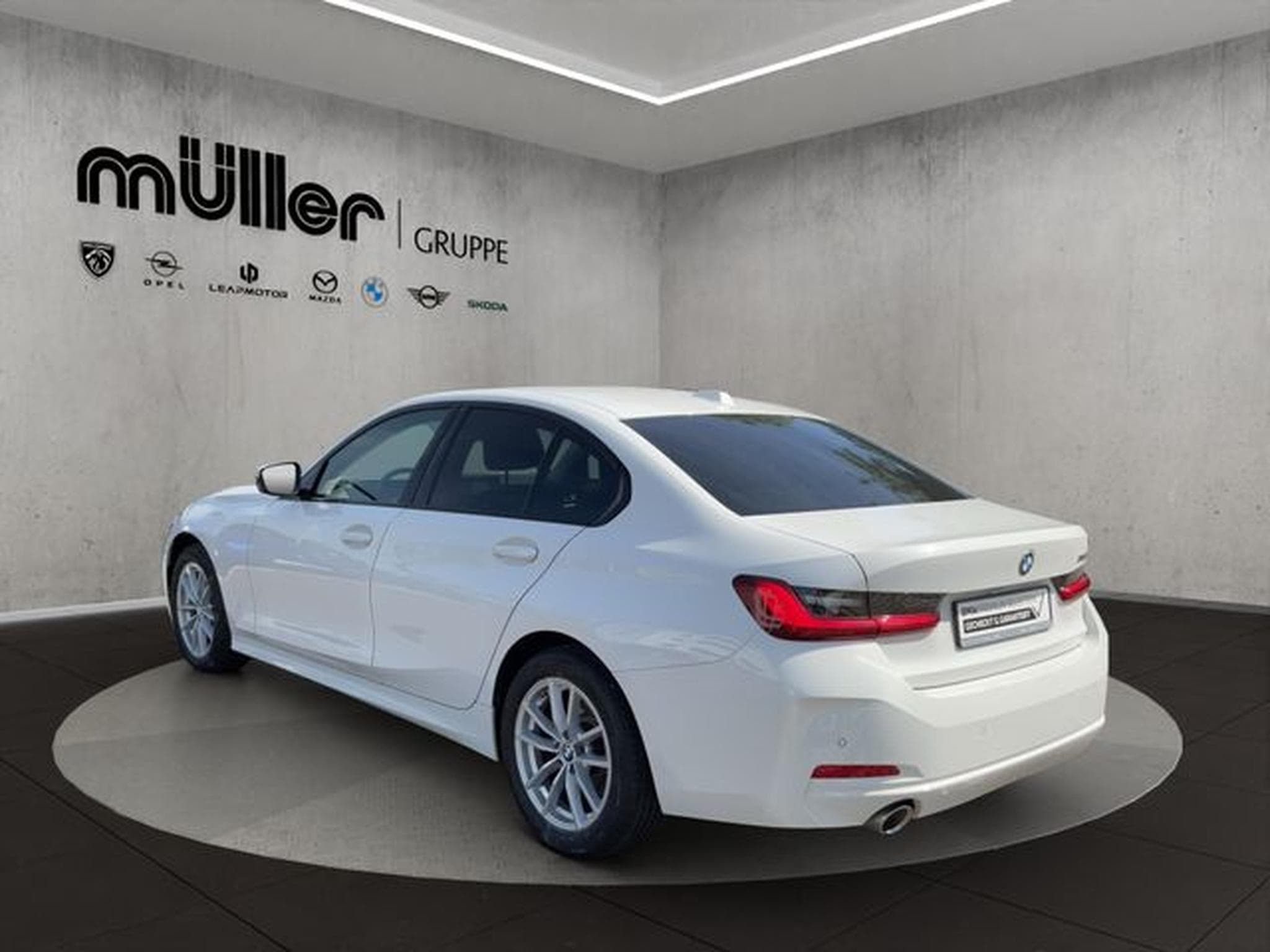 BMW 318 318i AUTOMATIK LIVE COCK PLUS DAB SHZ TEMPOMAT P (2023) - Photo 4