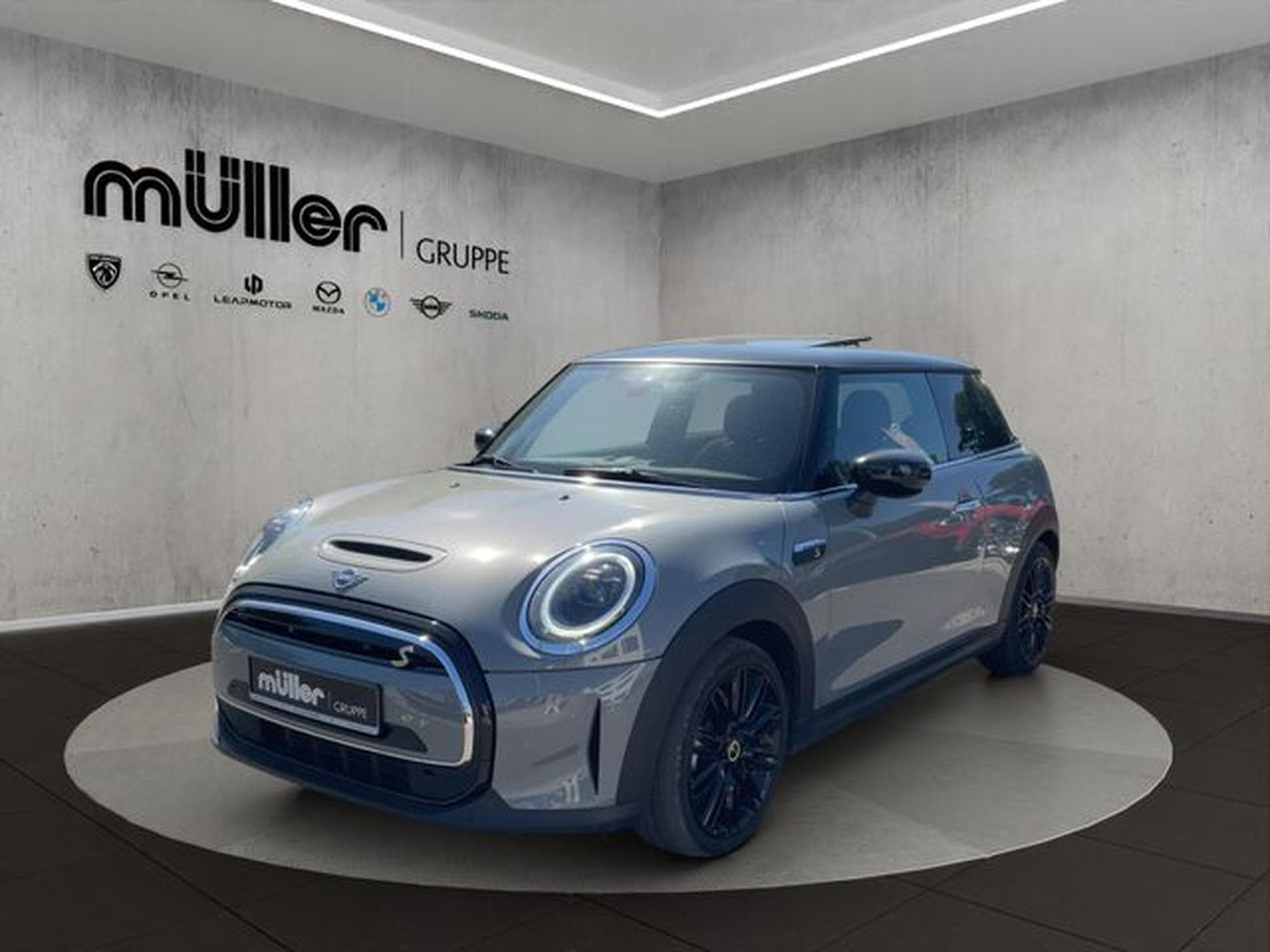 MINI Cooper Cooper SE Hatch (2022) - Photo 1