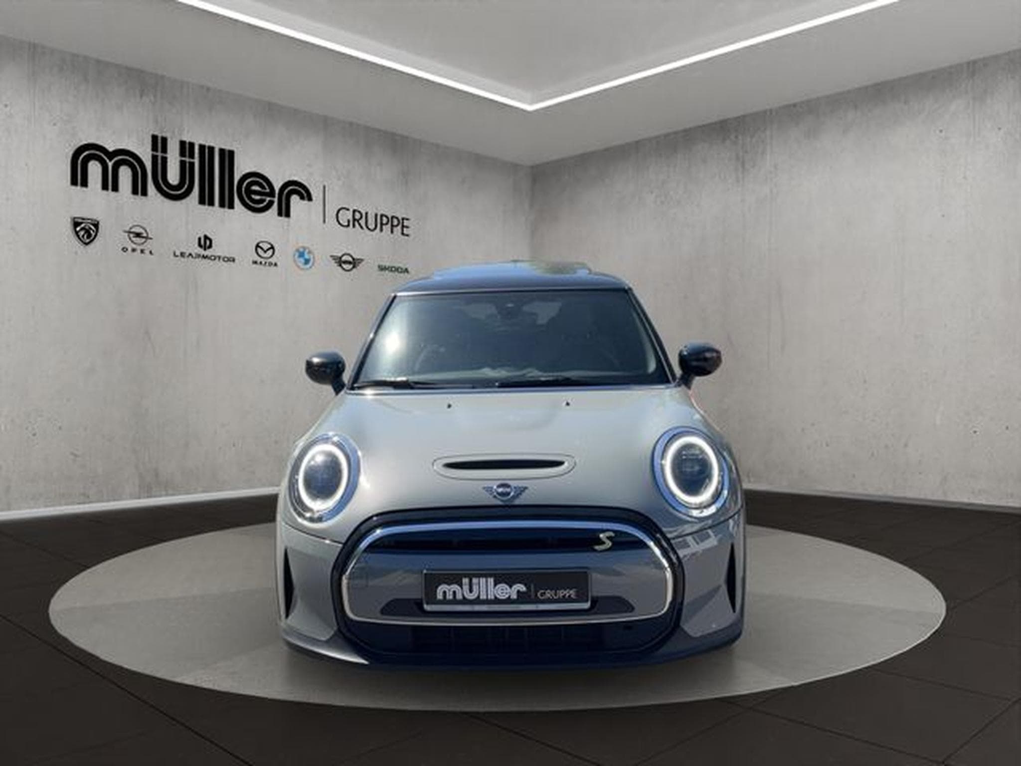 MINI Cooper Cooper SE Hatch (2022) - Photo 2