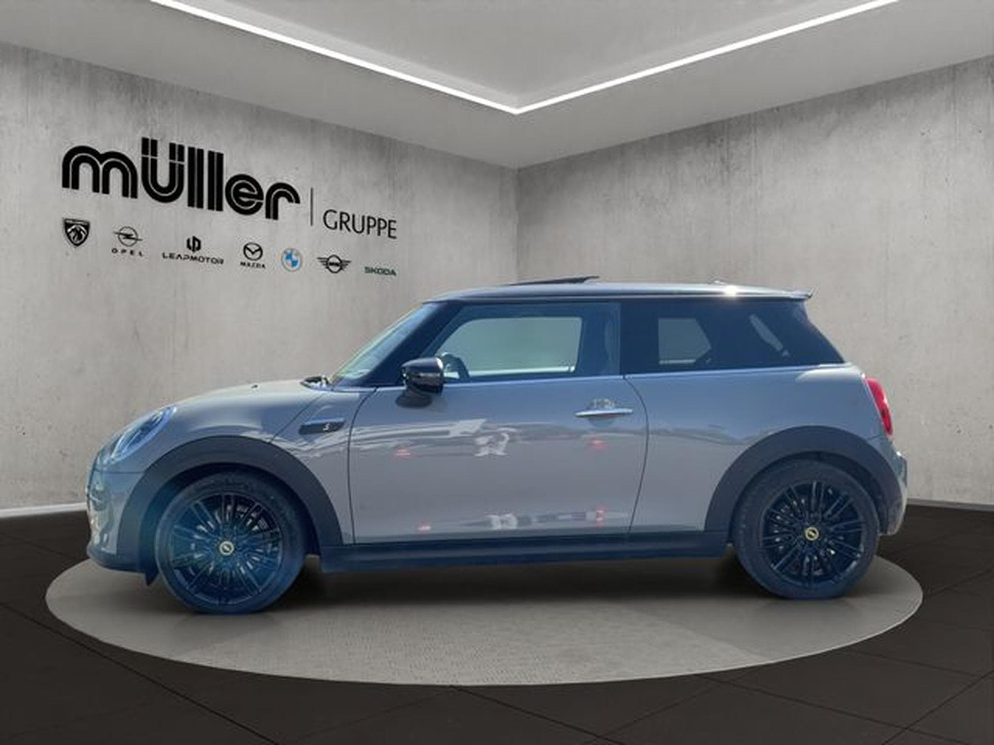 MINI Cooper Cooper SE Hatch (2022) - Photo 3