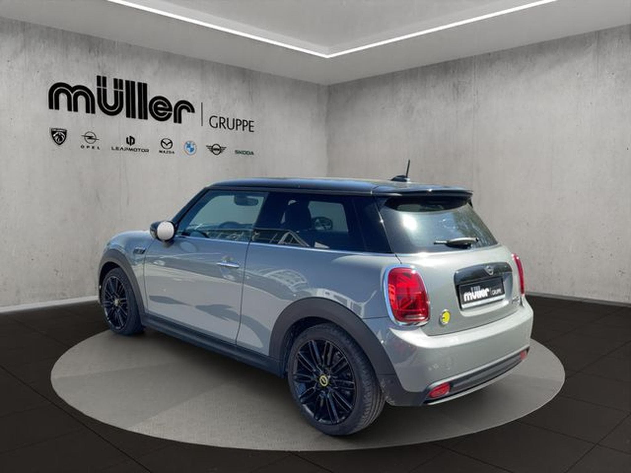 MINI Cooper Cooper SE Hatch (2022) - Photo 4