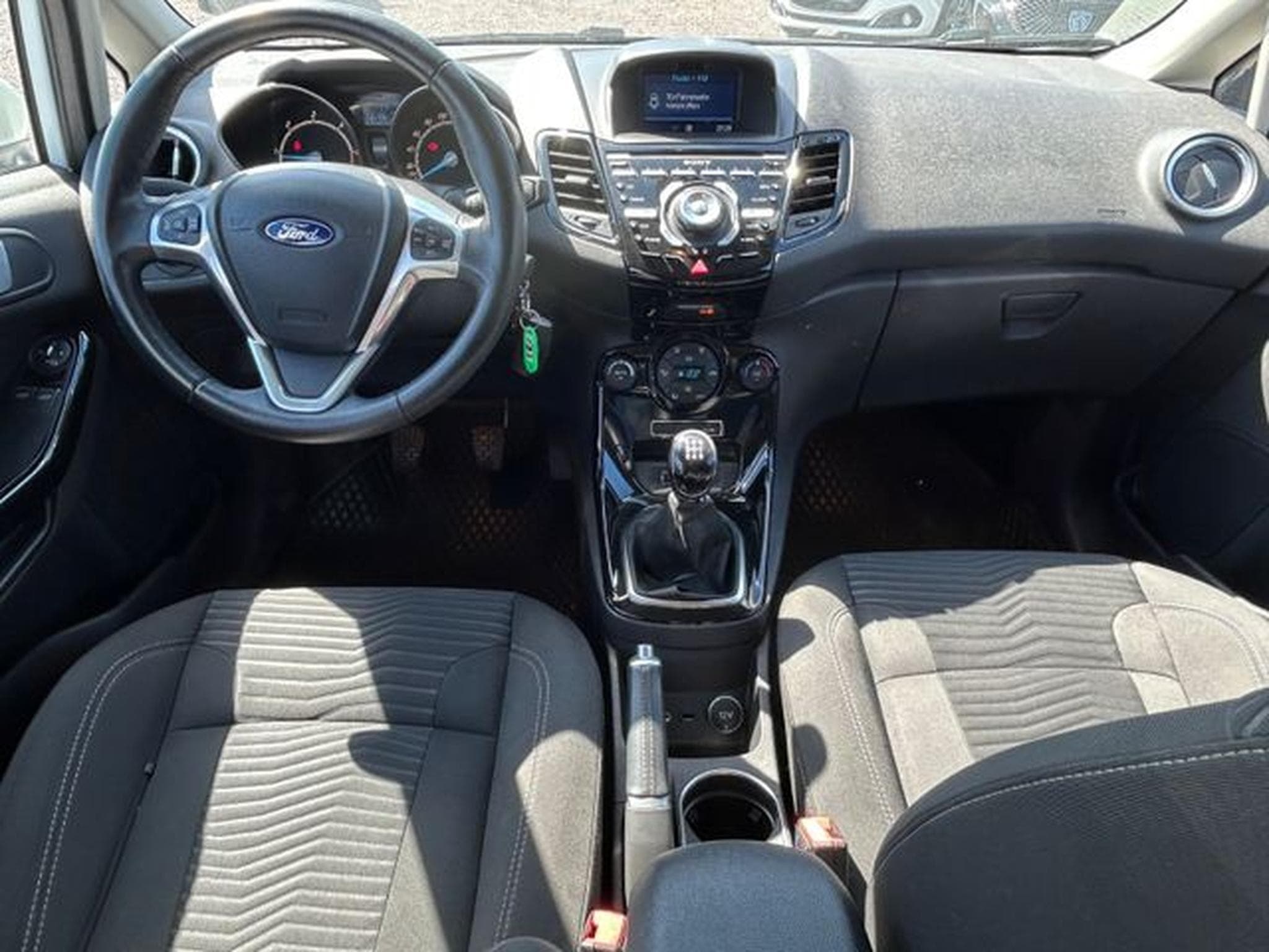 Ford Fiesta Fiesta Titanium 1.6 TDCi *Navi*SHZ*PDC*Euro5* (2014) - Photo 10