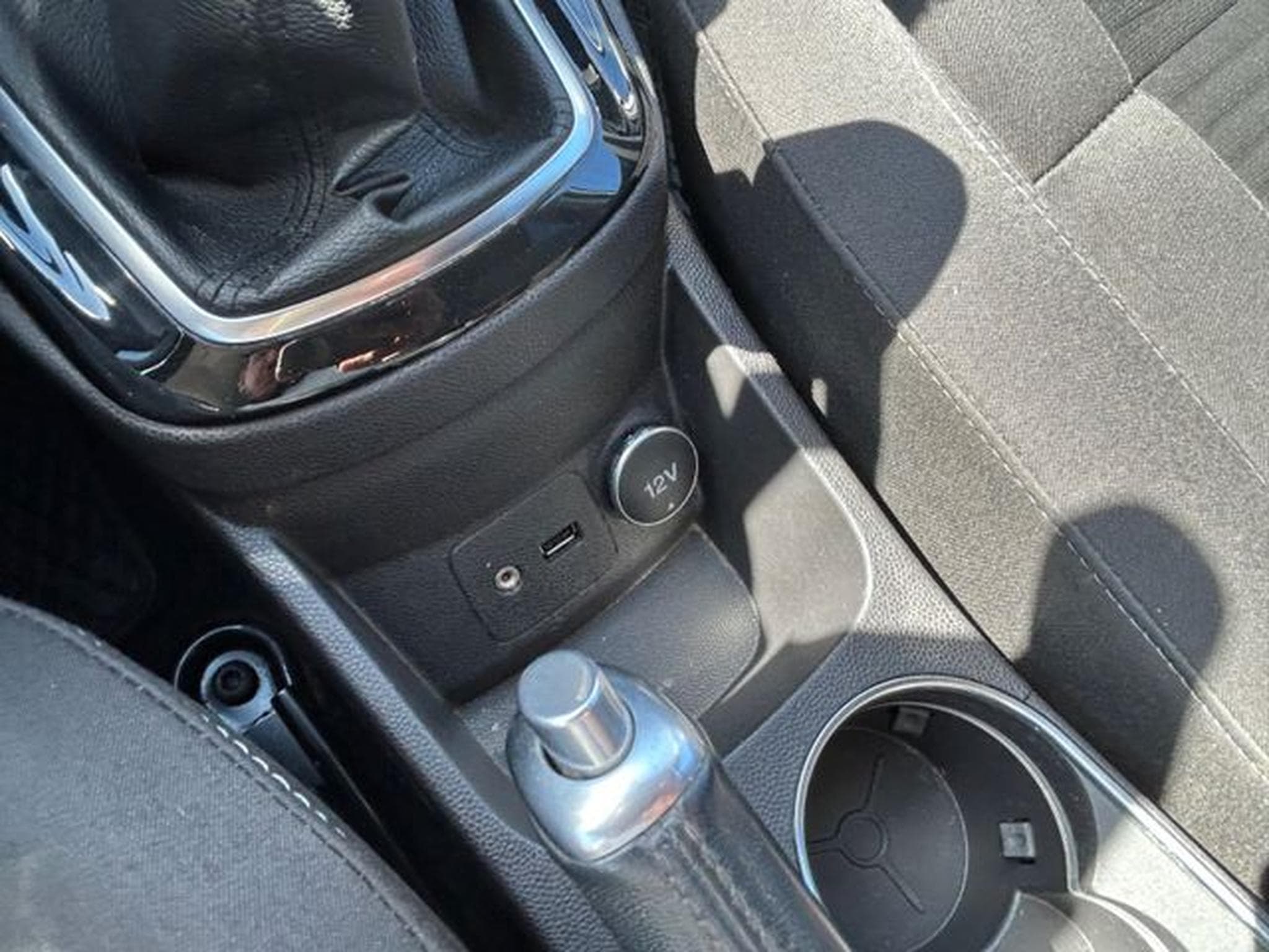 Ford Fiesta Fiesta Titanium 1.6 TDCi *Navi*SHZ*PDC*Euro5* (2014) - Photo 14