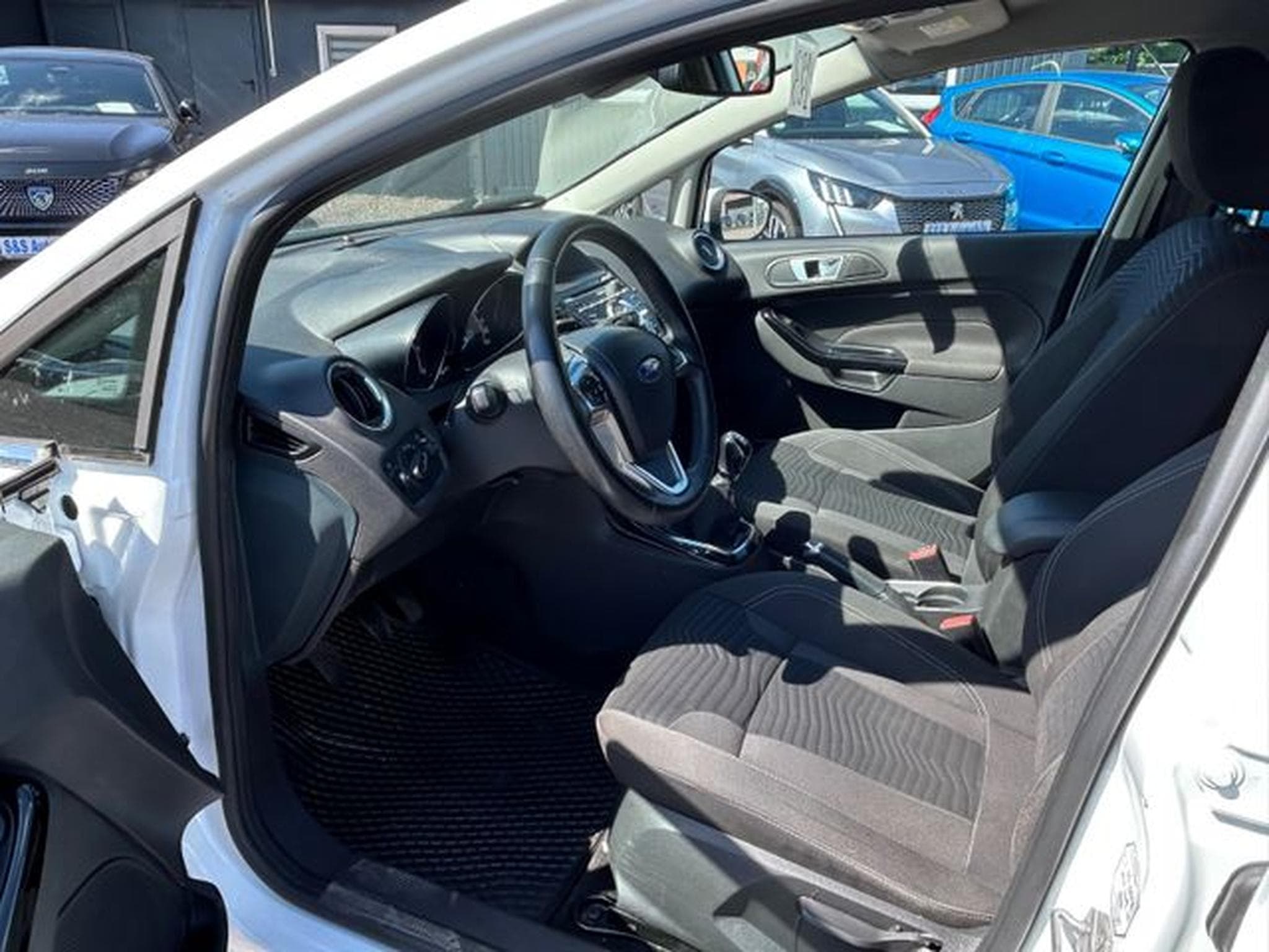 Ford Fiesta Fiesta Titanium 1.6 TDCi *Navi*SHZ*PDC*Euro5* (2014) - Photo 7