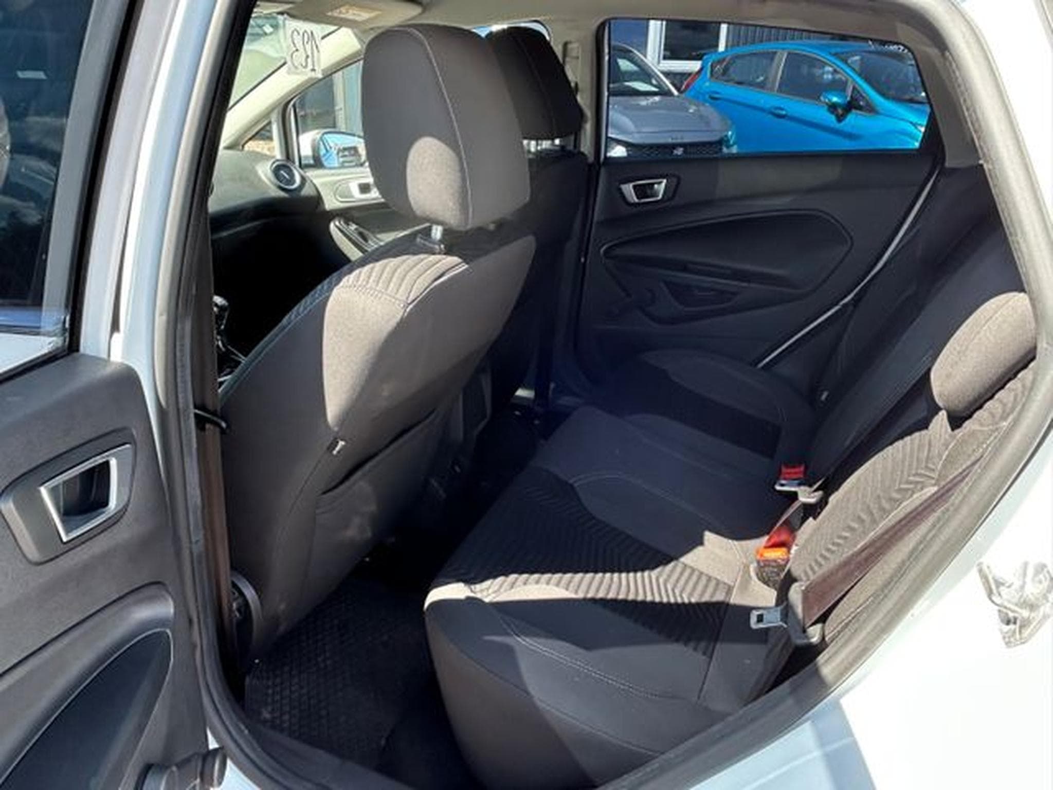 Ford Fiesta Fiesta Titanium 1.6 TDCi *Navi*SHZ*PDC*Euro5* (2014) - Photo 8