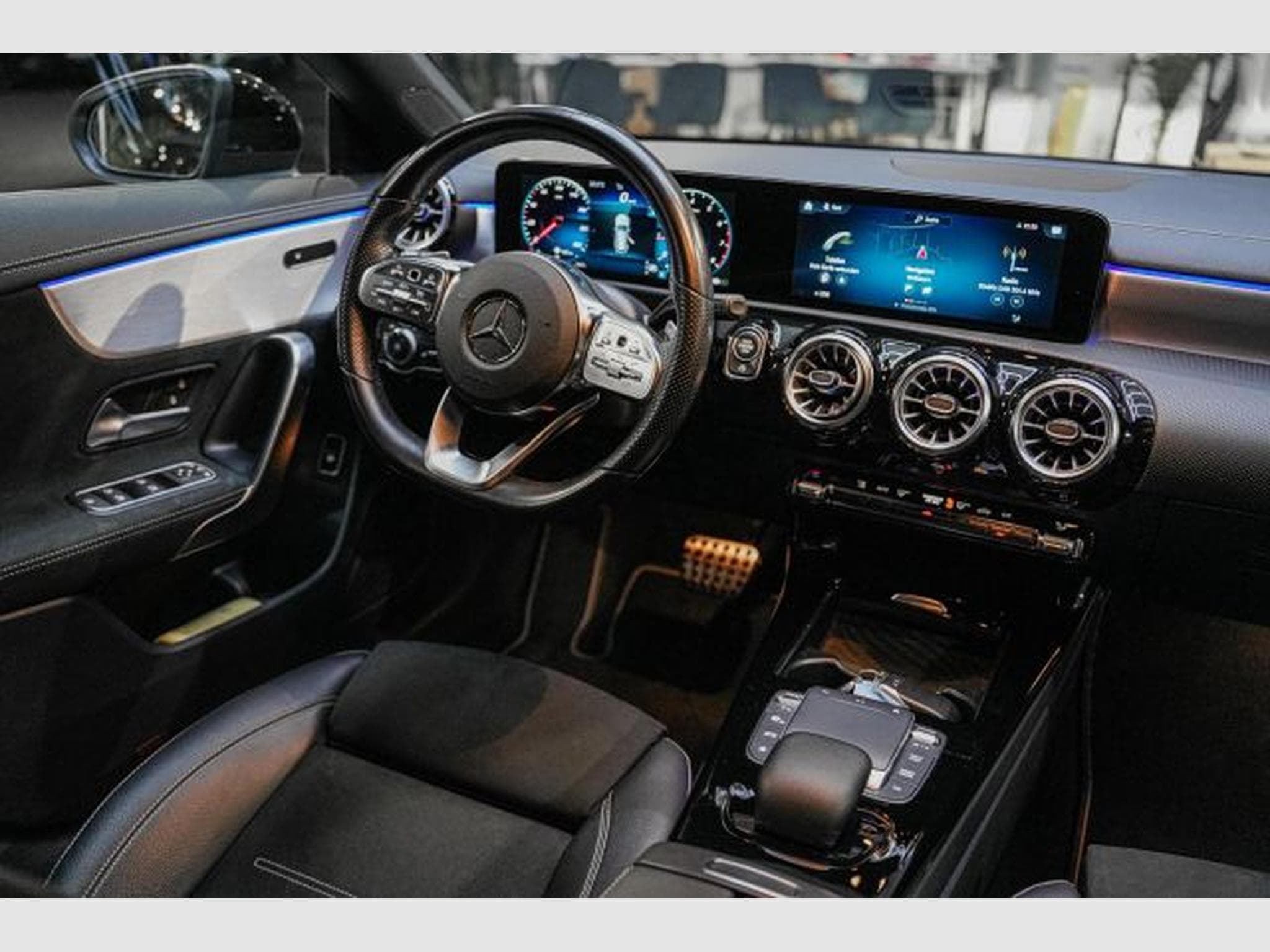Mercedes CLA 180 CLA 180 Shooting Brake AMG Line 7G-DCT NAVI LED (2021) - Photo 14