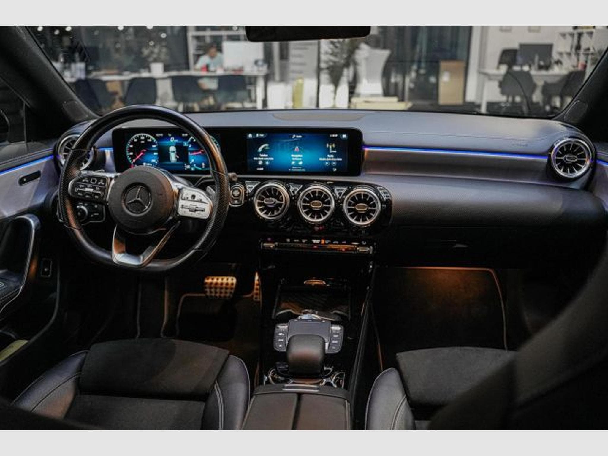 Mercedes CLA 180 CLA 180 Shooting Brake AMG Line 7G-DCT NAVI LED (2021) - Photo 15