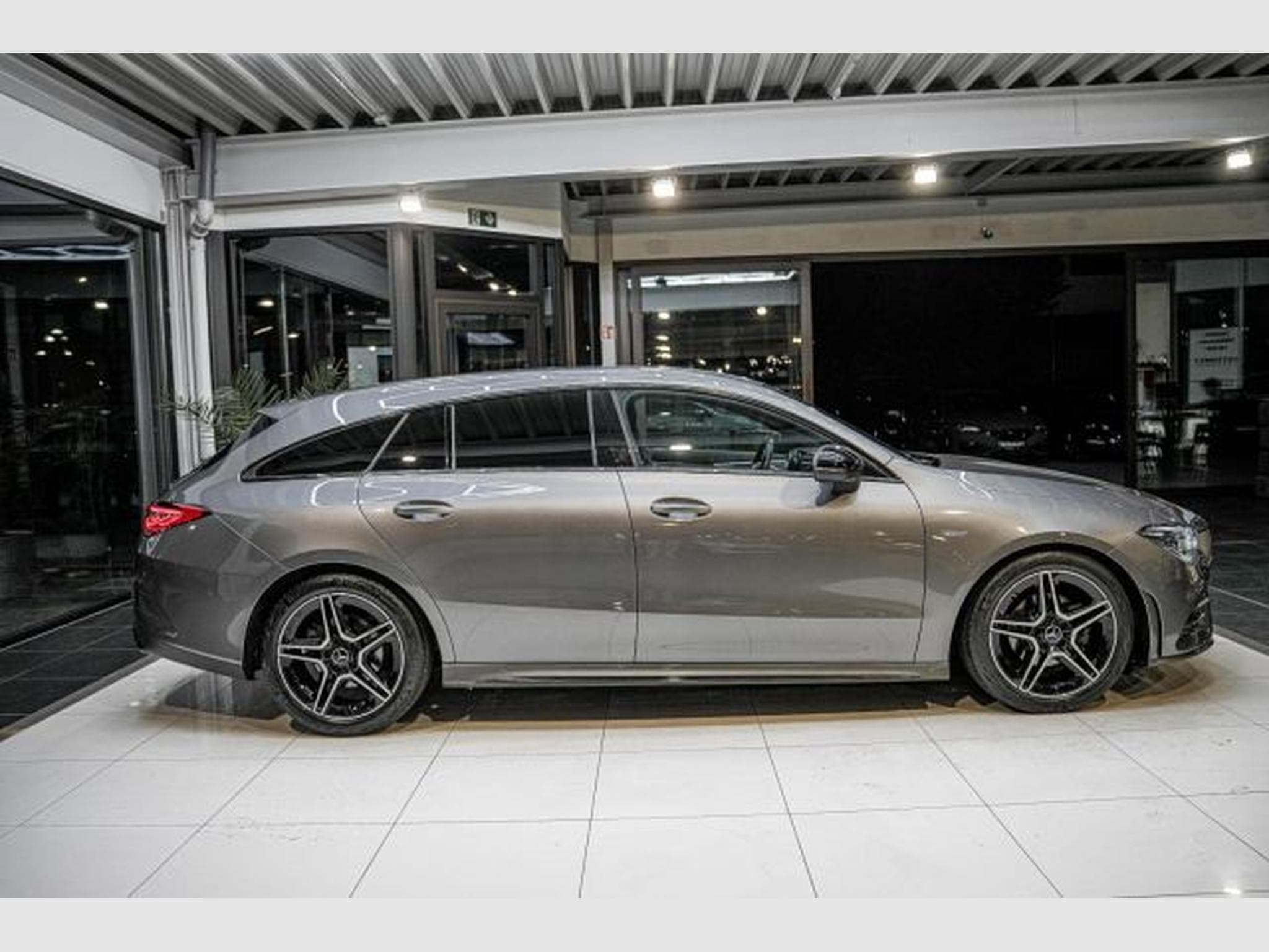 Mercedes CLA 180 CLA 180 Shooting Brake AMG Line 7G-DCT NAVI LED (2021) - Photo 6