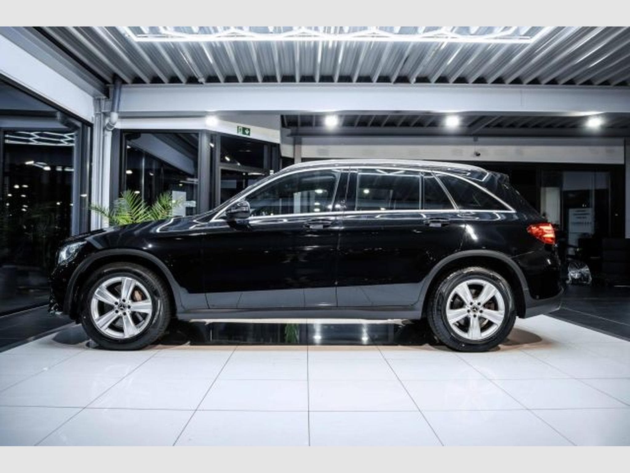 Mercedes GLC 220 GLC 220d 4Matic 9G-tronic AMG Line PANO LED NAVI (2018) - Photo 10