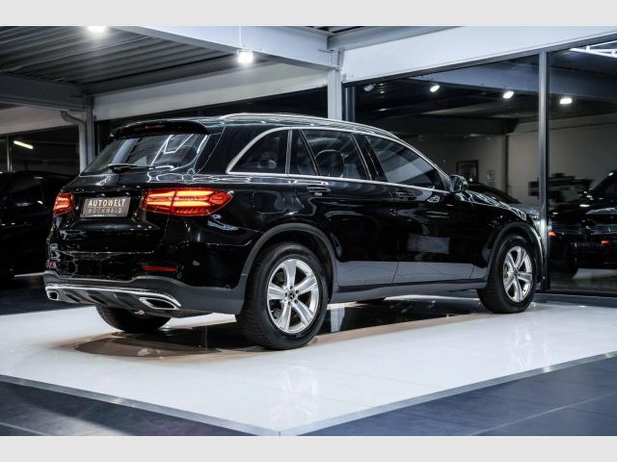 Mercedes GLC 220 GLC 220d 4Matic 9G-tronic AMG Line PANO LED NAVI (2018) - Photo 14