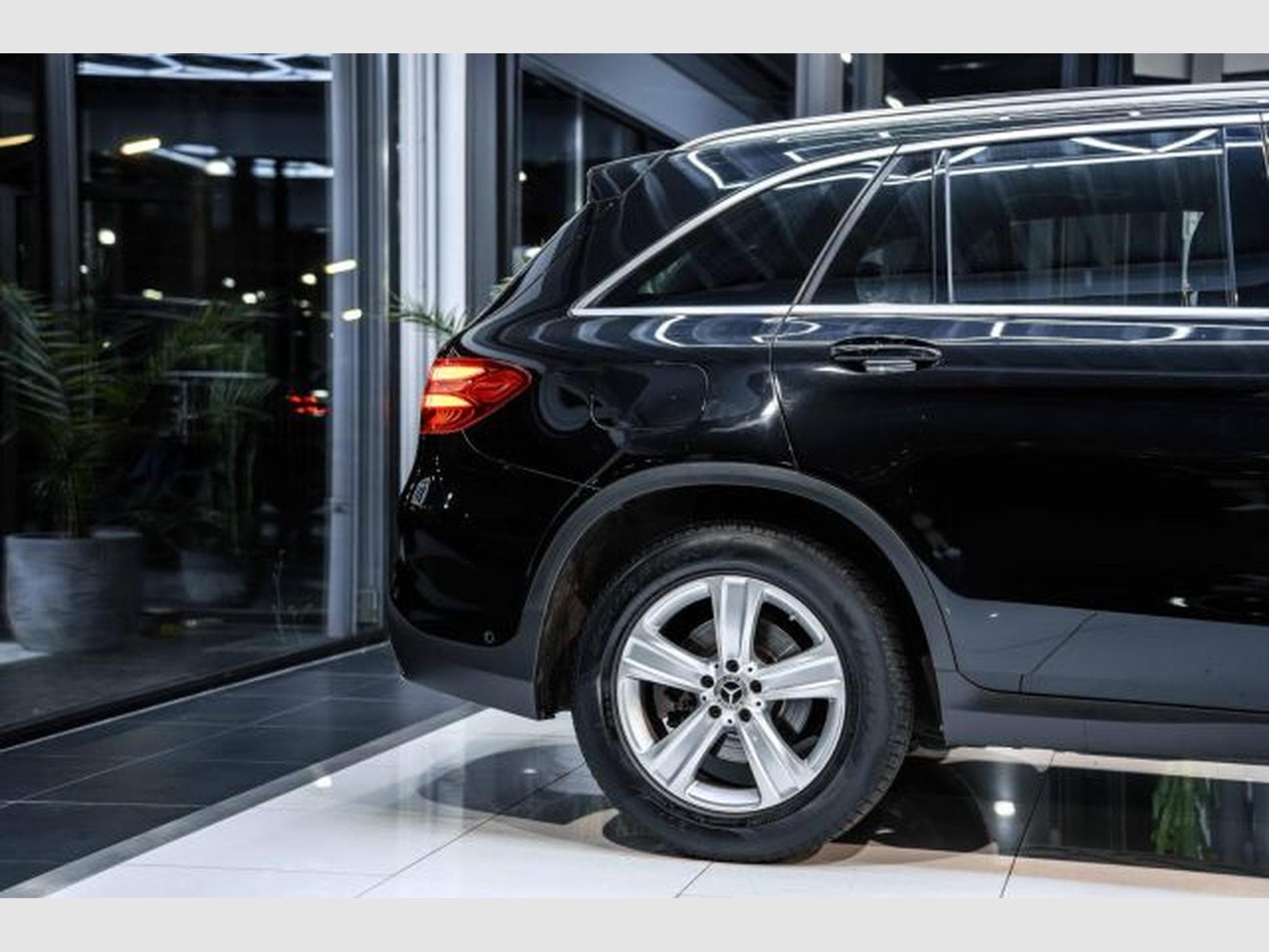 Mercedes GLC 220 GLC 220d 4Matic 9G-tronic AMG Line PANO LED NAVI (2018) - Photo 8