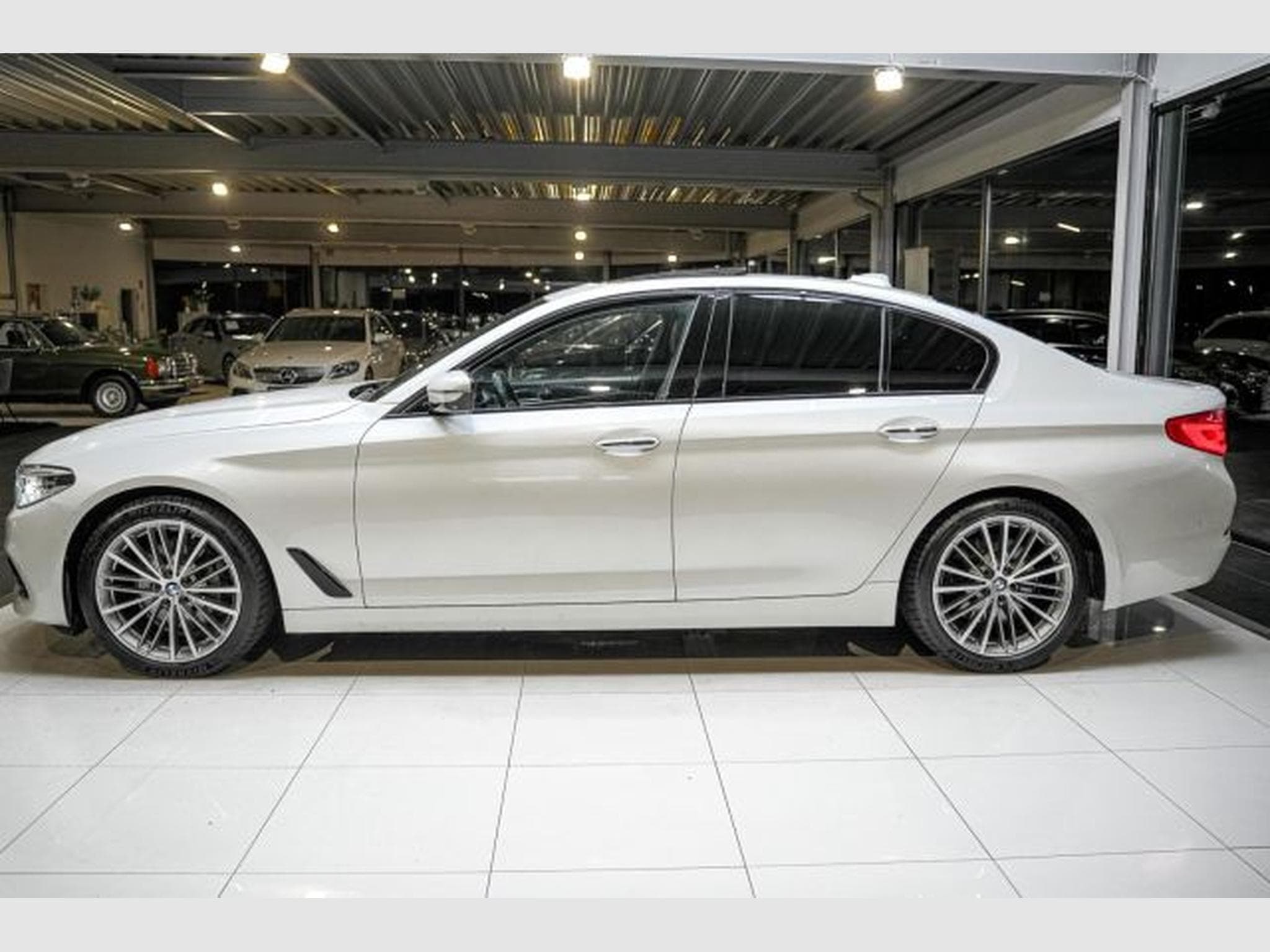 BMW 530 530d xDrive Autom. Sport Line AHK HuD PANO LED (2018) - Photo 10