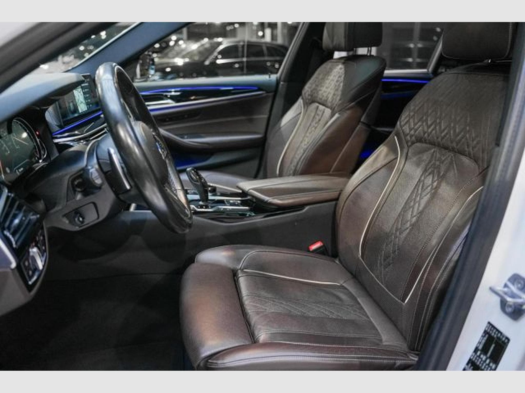 BMW 530 530d xDrive Autom. Sport Line AHK HuD PANO LED (2018) - Photo 15