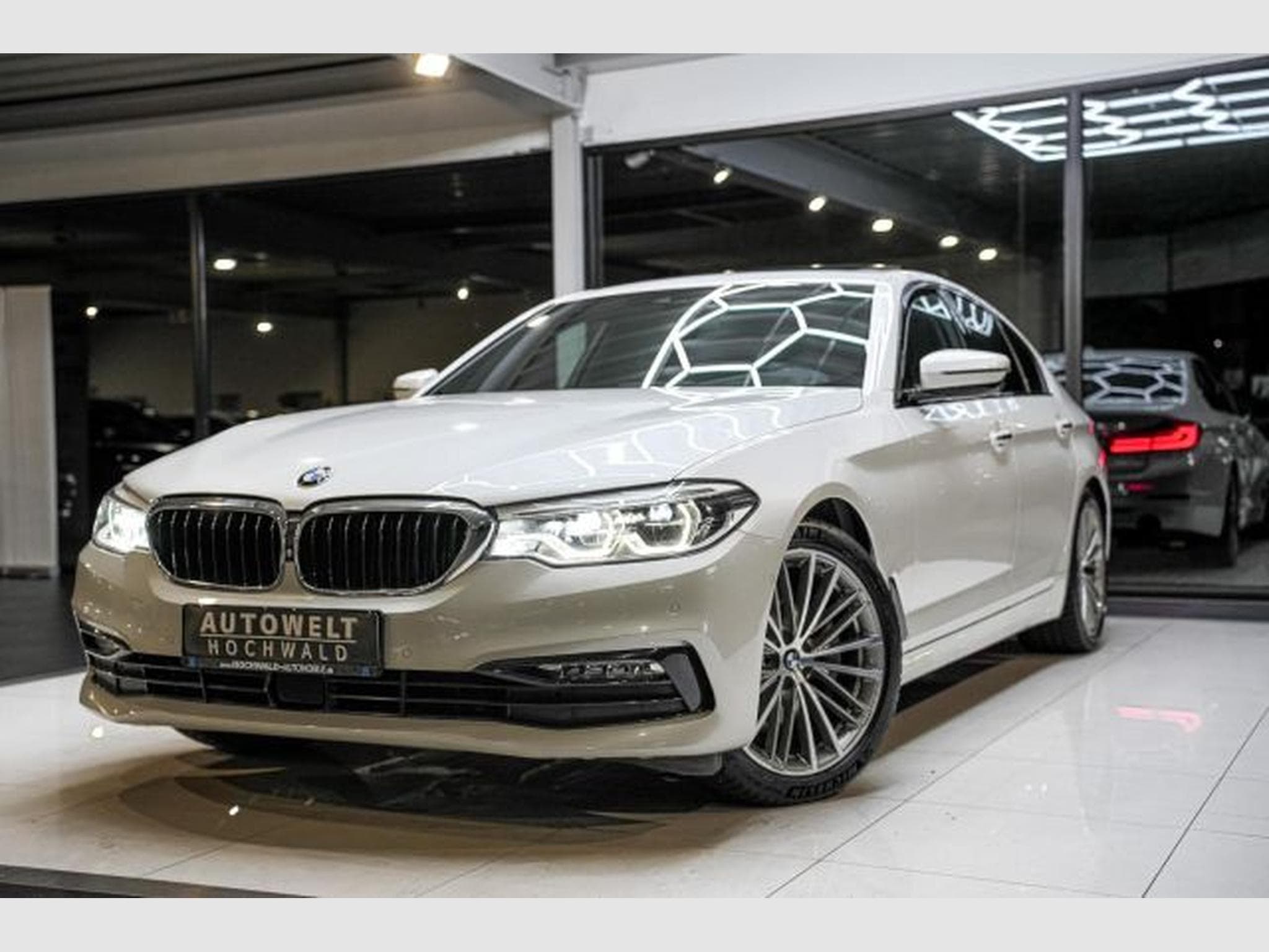 BMW 530 530d xDrive Autom. Sport Line AHK HuD PANO LED (2018) - Photo 2