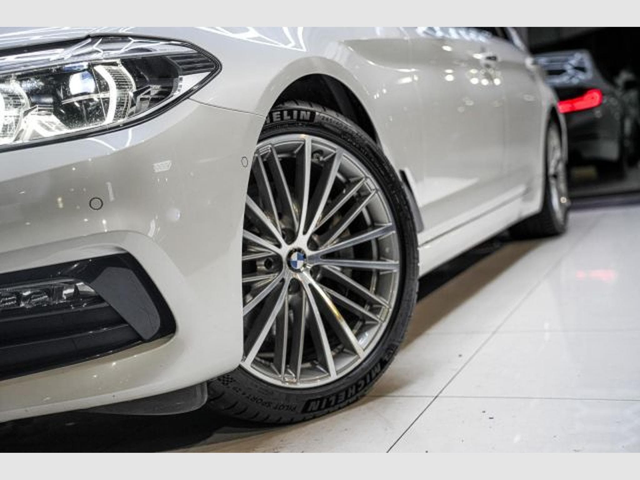 BMW 530 530d xDrive Autom. Sport Line AHK HuD PANO LED (2018) - Photo 3