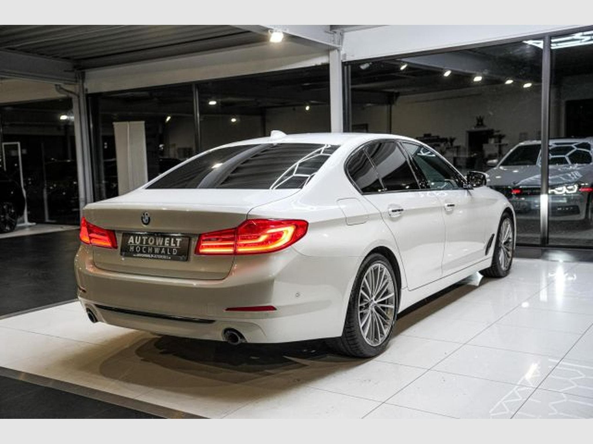 BMW 530 530d xDrive Autom. Sport Line AHK HuD PANO LED (2018) - Photo 7