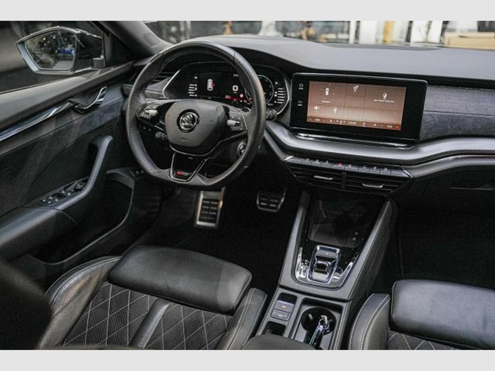 Skoda Octavia Octavia RS 2.0 TSI DSG NAV LED RFK SIDE Lane HuD (2021) - Photo 13