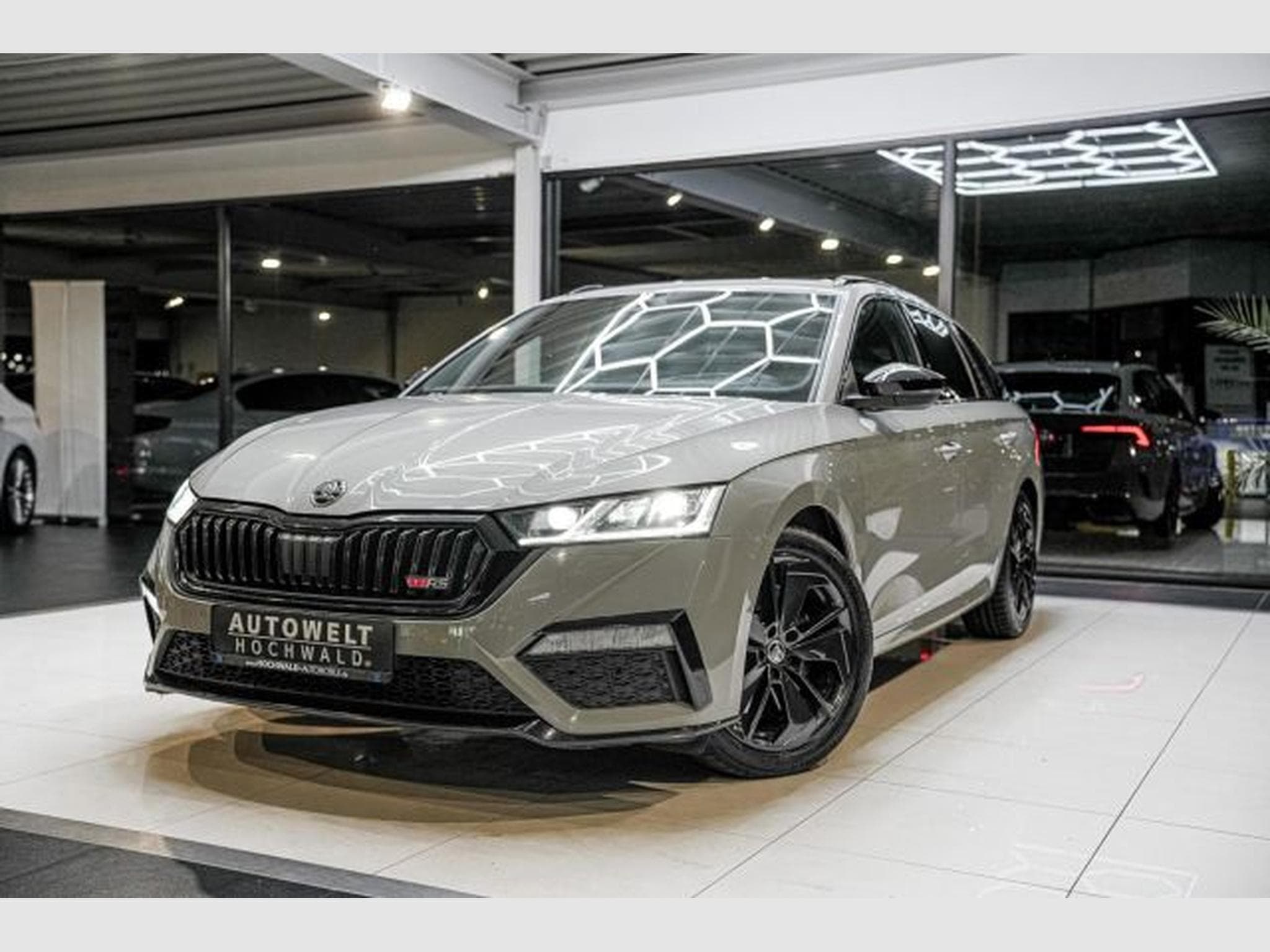 Skoda Octavia Octavia RS 2.0 TSI DSG NAV LED RFK SIDE Lane HuD (2021) - Photo 2