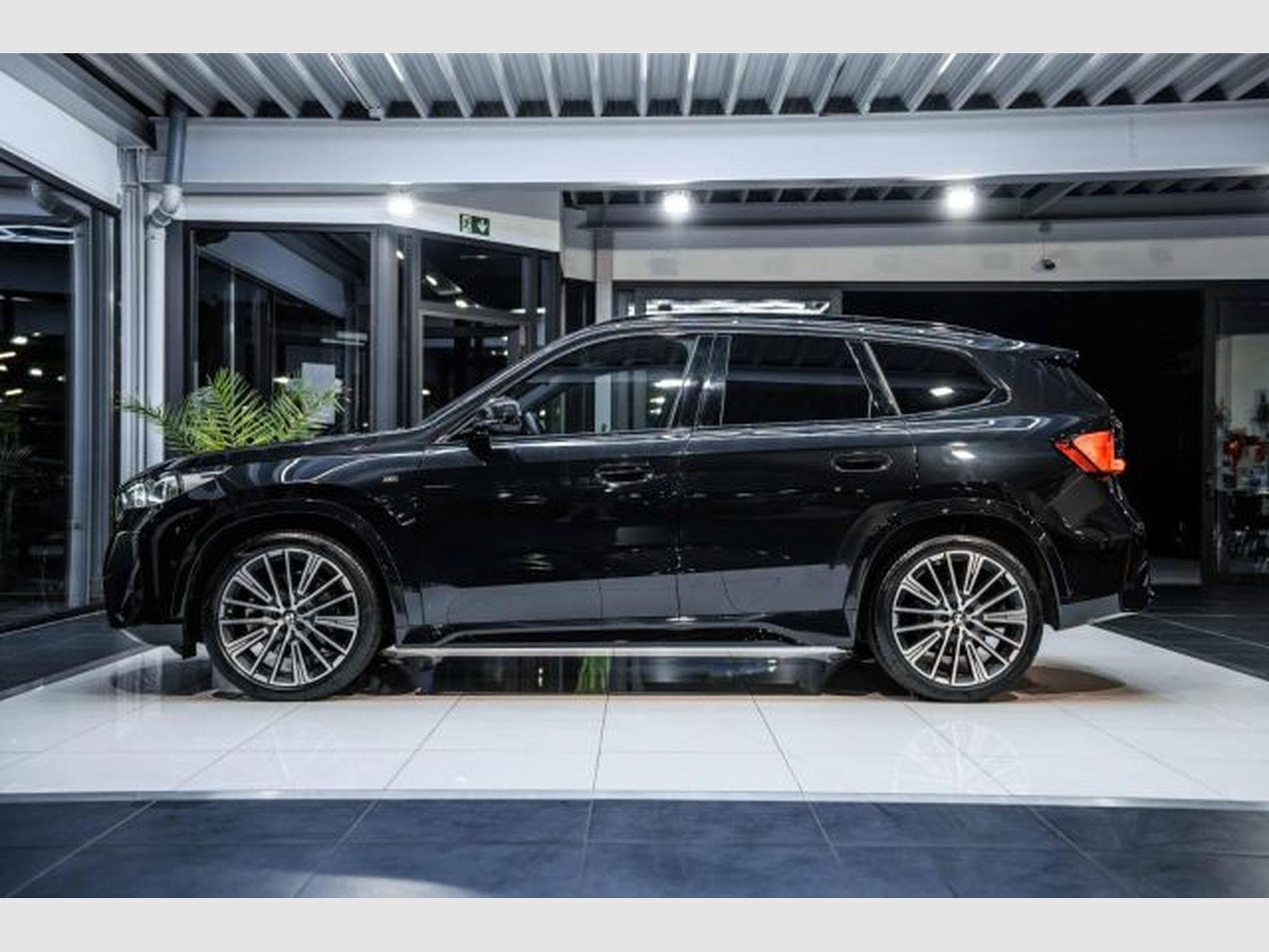 BMW X1 X1 23d xDrive M-Sportpaket NAVI LED RFK AHK HuD (2024) - Photo 11
