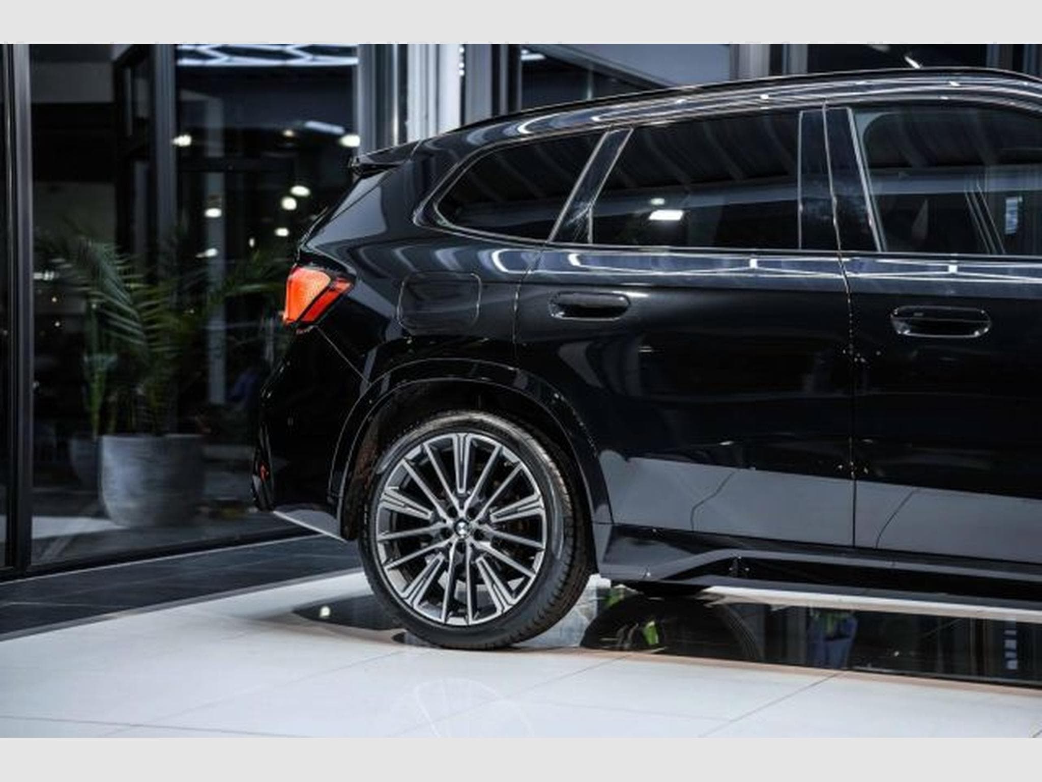 BMW X1 X1 23d xDrive M-Sportpaket NAVI LED RFK AHK HuD (2024) - Photo 8