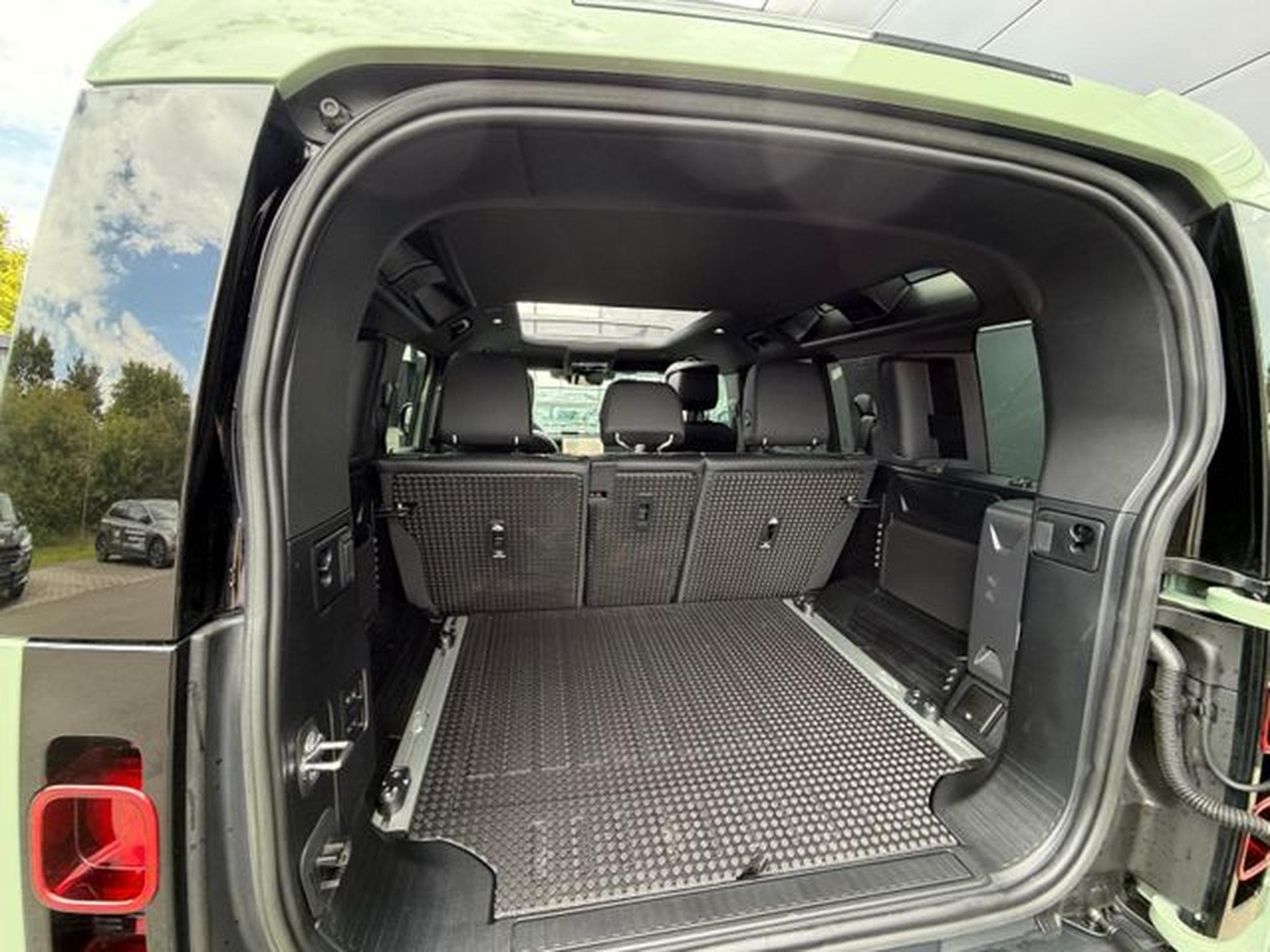 Land-Rover Defender Defender 110 75th Limited Edition AHK 360° Leder (2022) - Photo 15