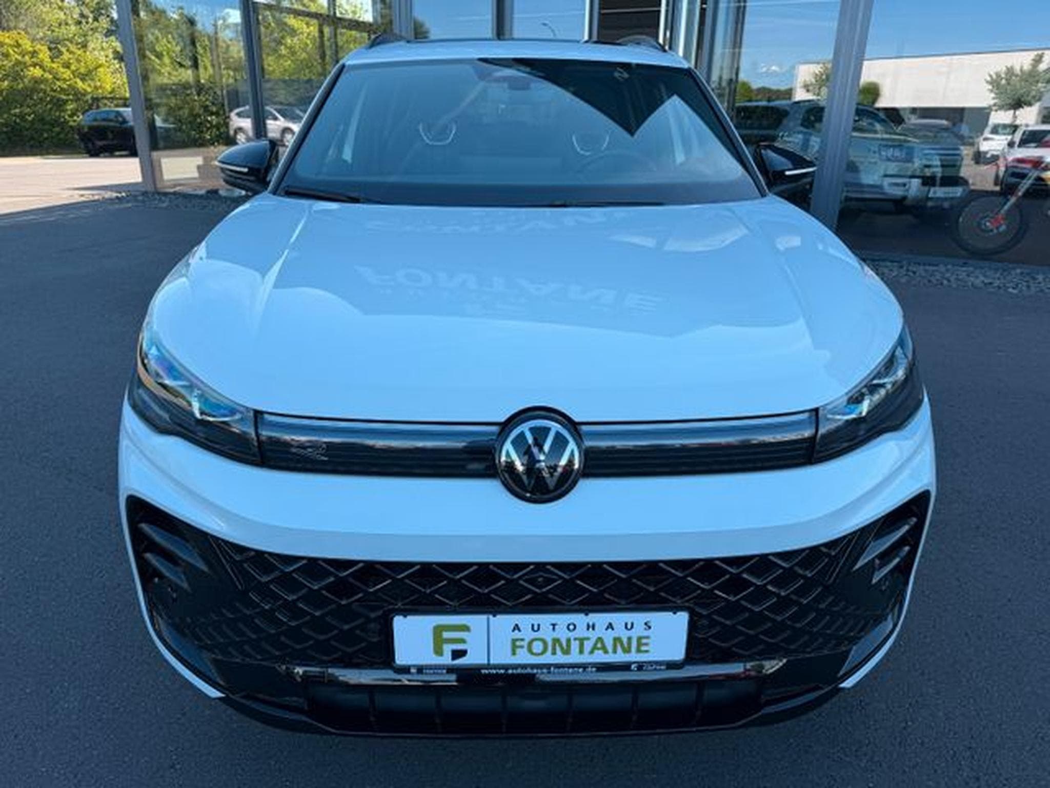 VW Tiguan Tiguan 2.0TSI 4Motion R-Line Pano AHK 20" Black (2024) - Photo 2