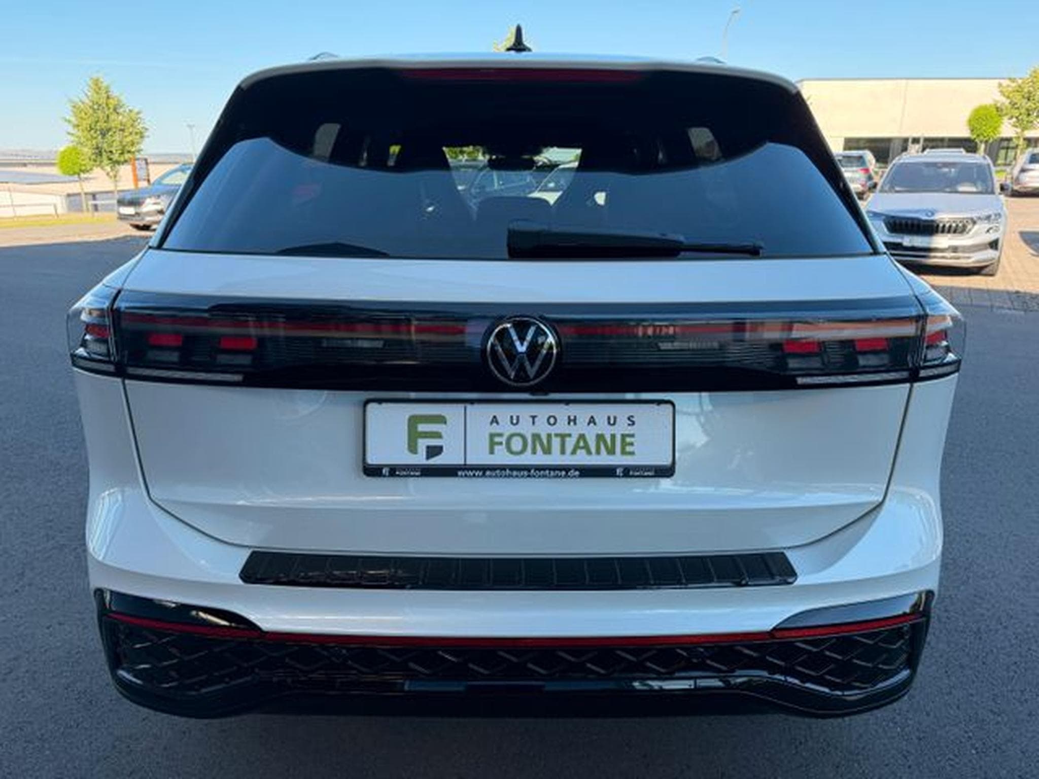 VW Tiguan Tiguan 2.0TSI 4Motion R-Line Pano AHK 20" Black (2024) - Photo 6