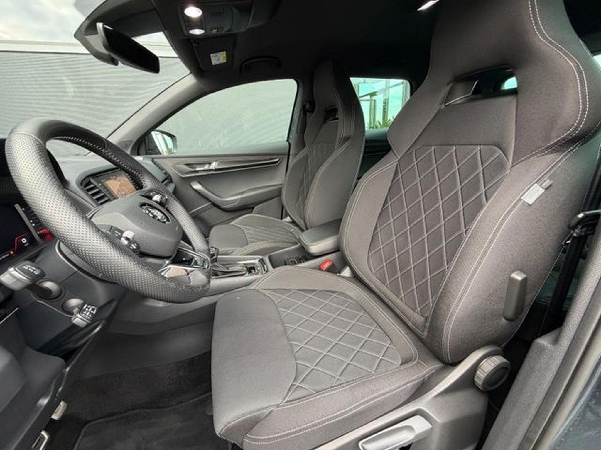 Skoda Karoq Karoq 1.5TSI DSG Sportline 19" Kam Key Virtual (2021) - Photo 10